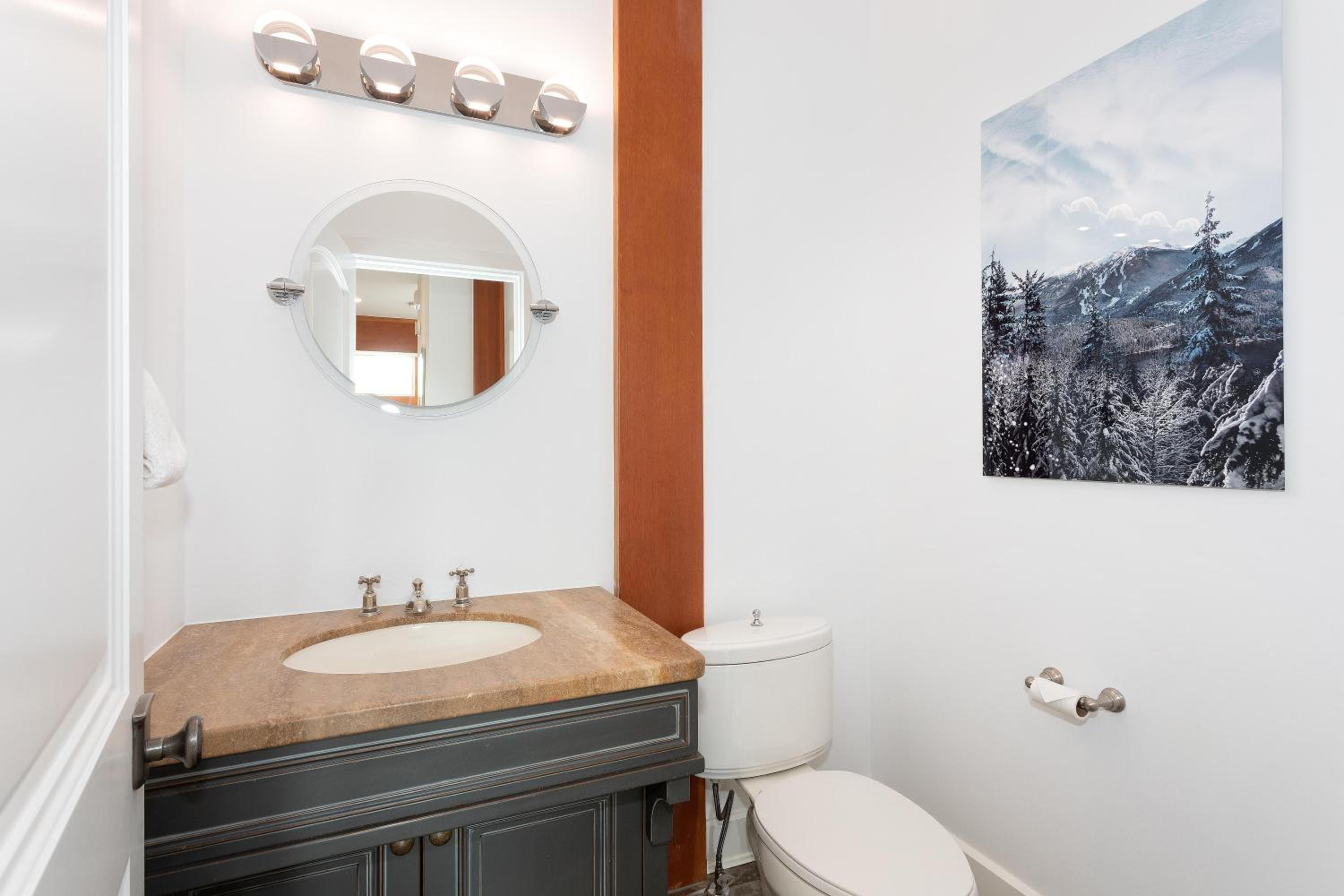 Big Sky Chalet | Stylish Guest Favourite, Hot Tub, Stunning Views