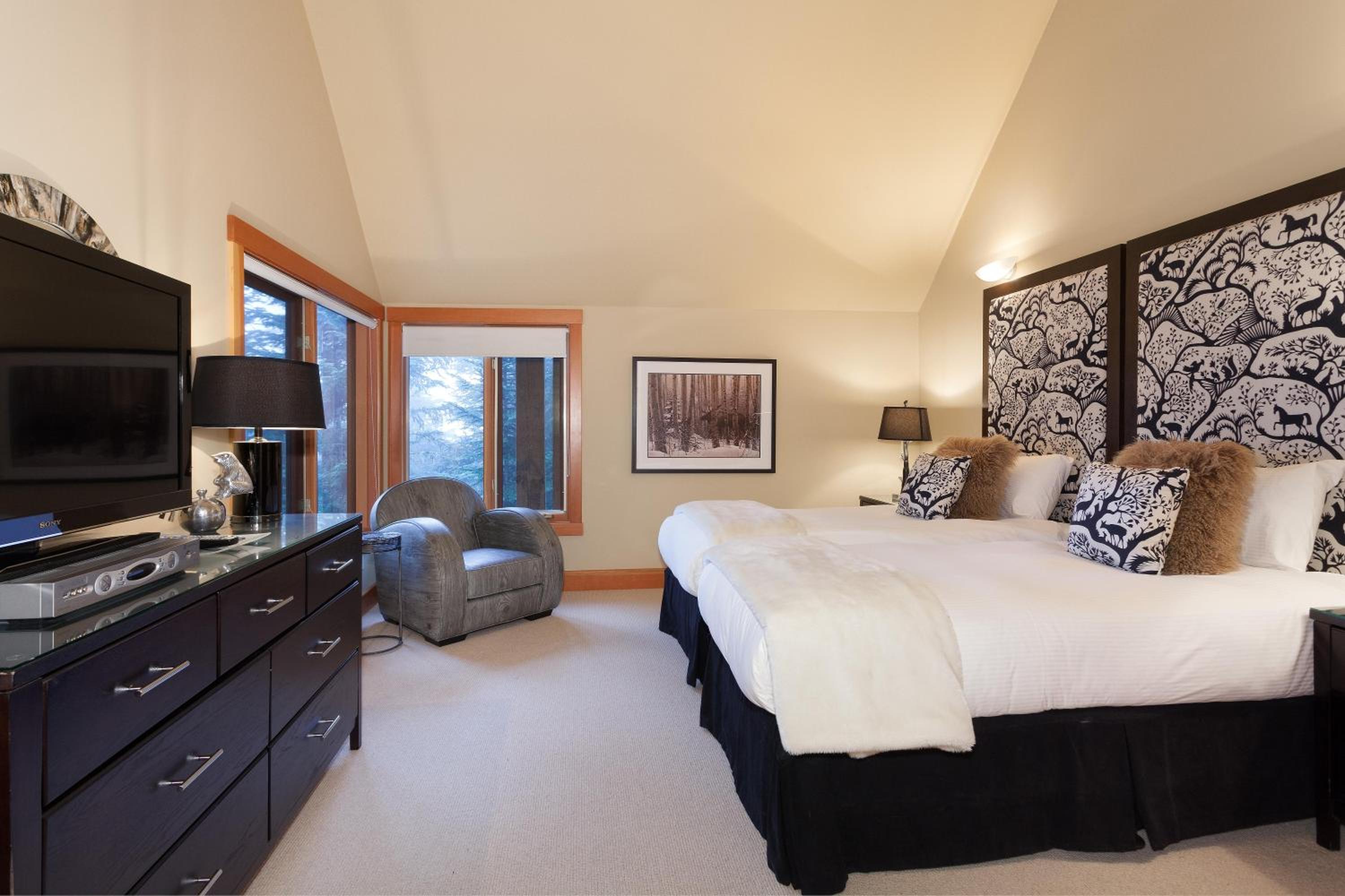 Kadenwood 2939 | Luxury Ski Chalet w/ Hot Tub, Media Room, Steam Room, Stunning Views