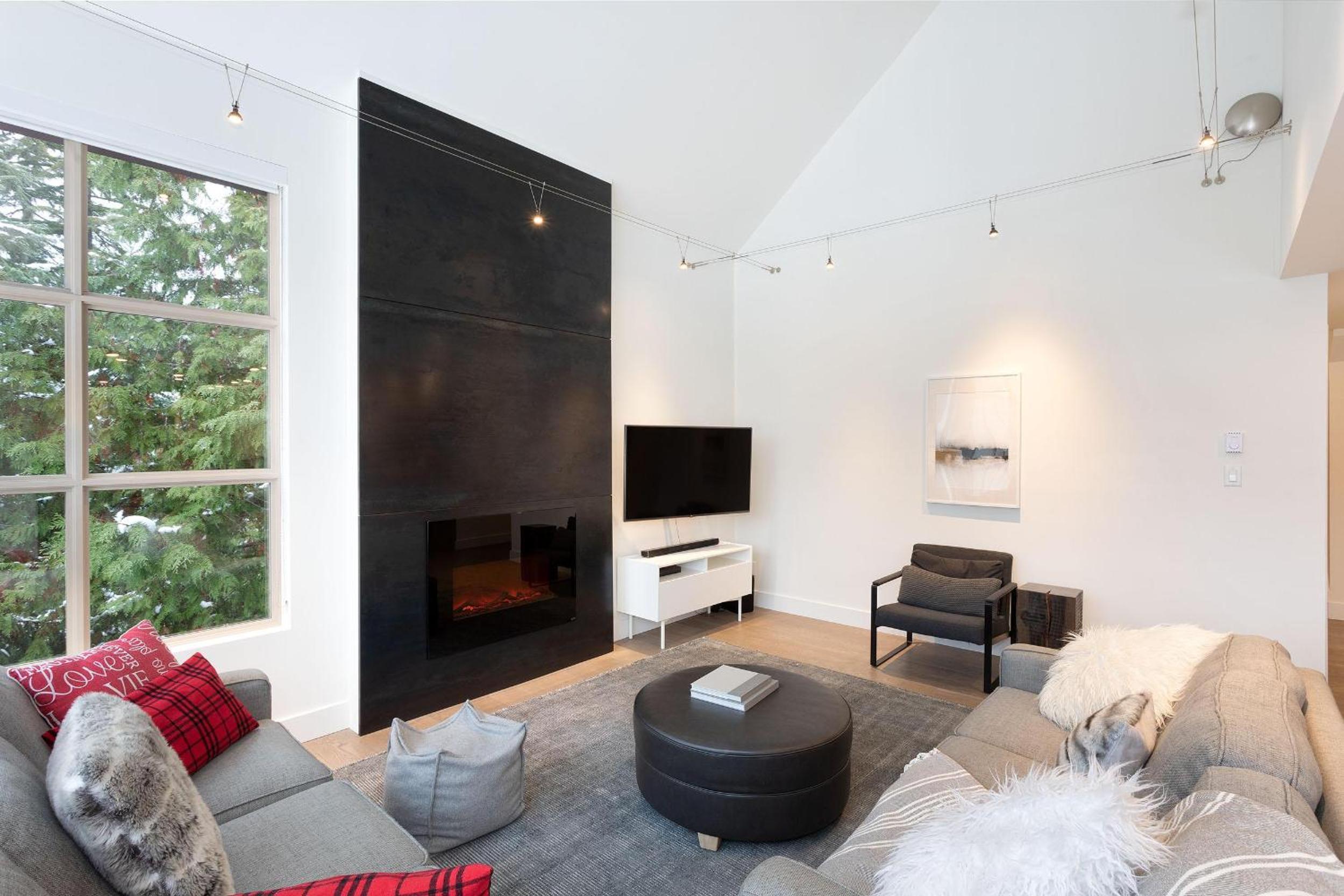 Blackcomb Greens 20 | Stylish Townhome with Parking, Shared Hot tub, Village Shuttle, Views