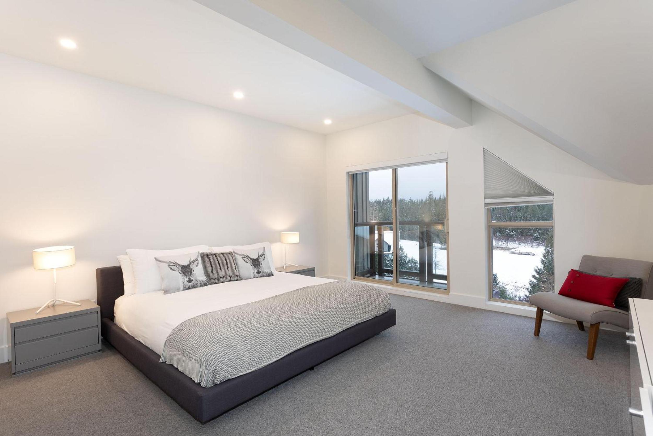 Blackcomb Greens 20 | Stylish Townhome with Parking, Shared Hot tub, Village Shuttle, Views