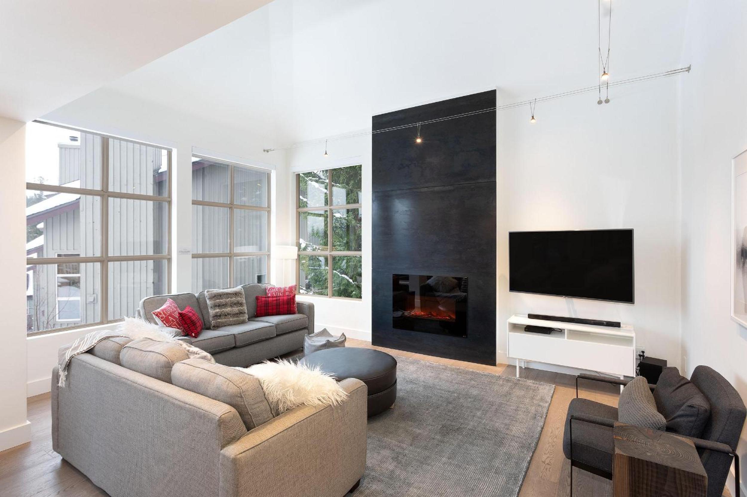 Blackcomb Greens 20 | Stylish Townhome with Parking, Shared Hot tub, Village Shuttle, Views