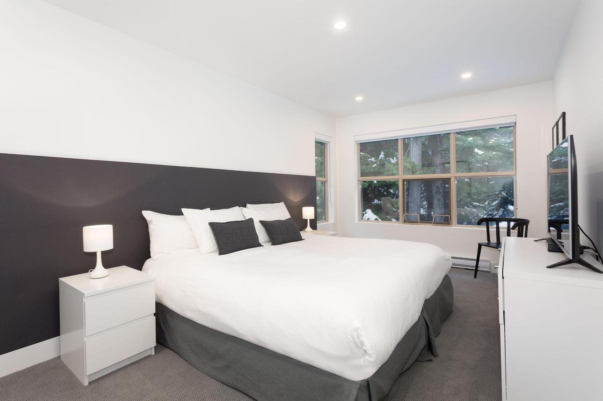 Blackcomb Greens 20 | Stylish Townhome with Parking, Shared Hot tub, Village Shuttle, Views