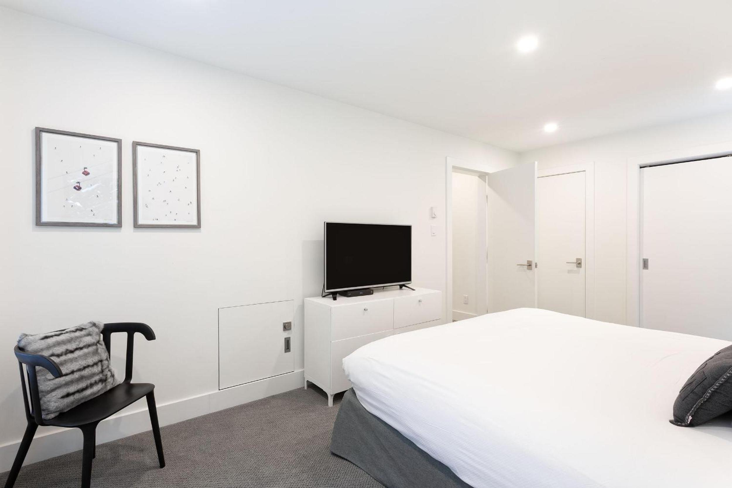 Blackcomb Greens 20 | Stylish Townhome with Parking, Shared Hot tub, Village Shuttle, Views