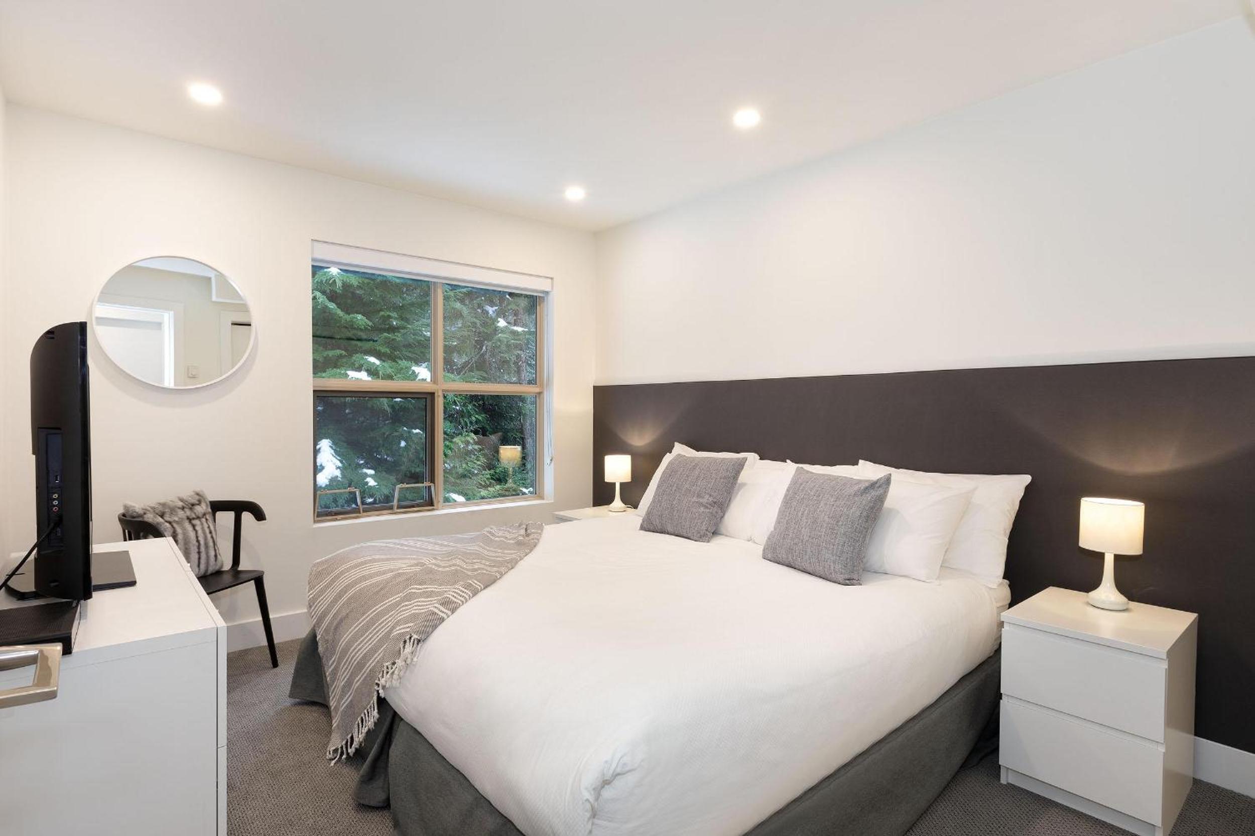 Blackcomb Greens 20 | Stylish Townhome with Parking, Shared Hot tub, Village Shuttle, Views