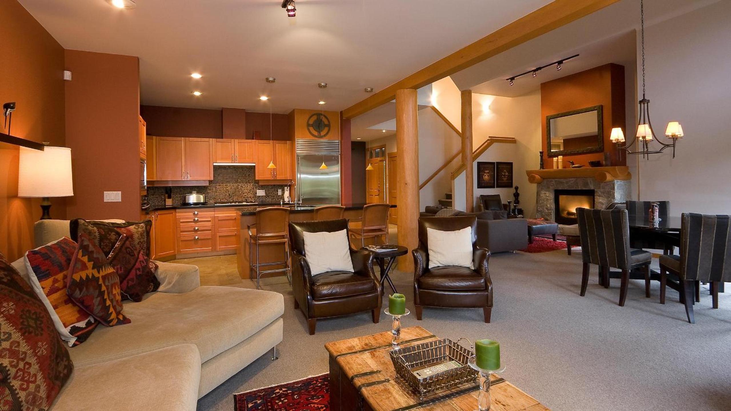 Goldenwood 8336 | Family-sized Townhome with Private Hot Tub, Secure Parking & Golf Course Views