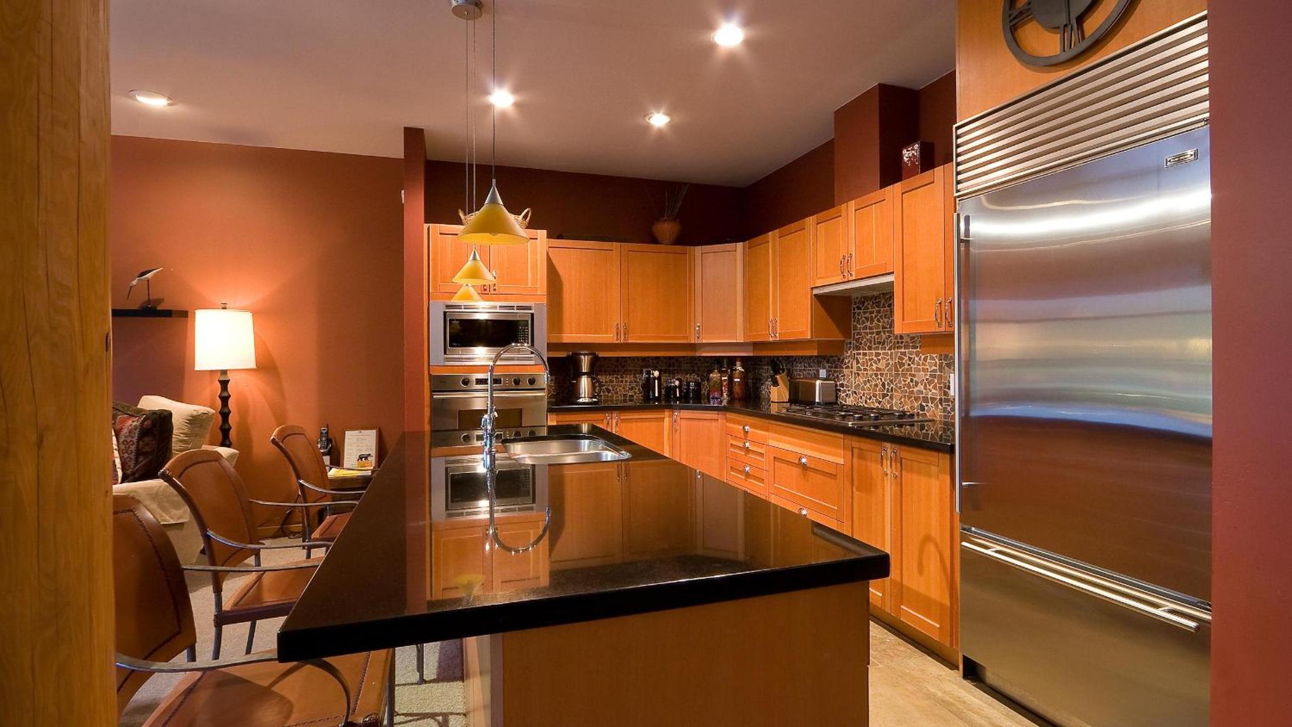 Goldenwood 8336 | Family-sized Townhome with Private Hot Tub, Secure Parking & Golf Course Views