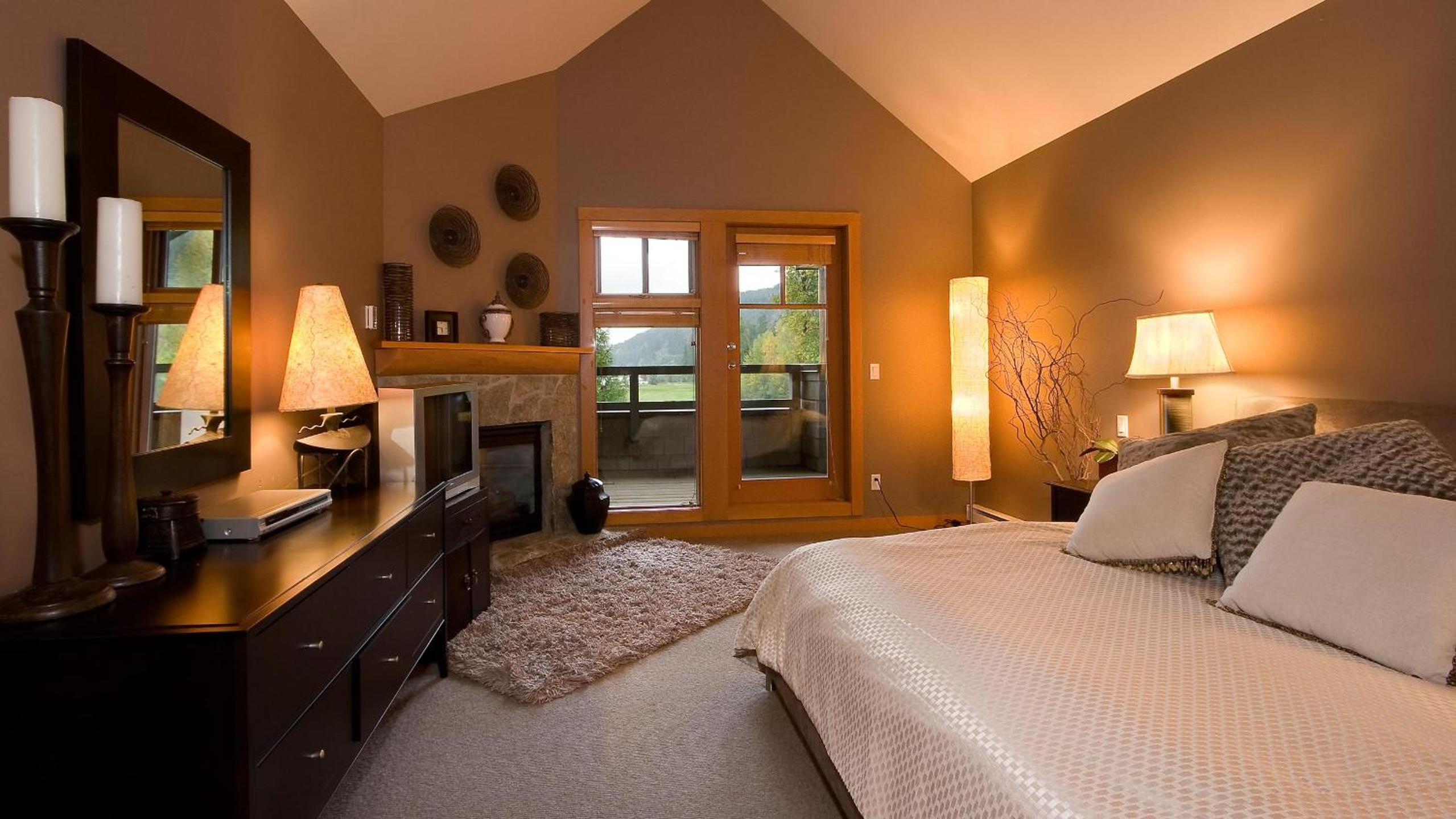Goldenwood 8336 | Family-sized Townhome with Private Hot Tub, Secure Parking & Golf Course Views