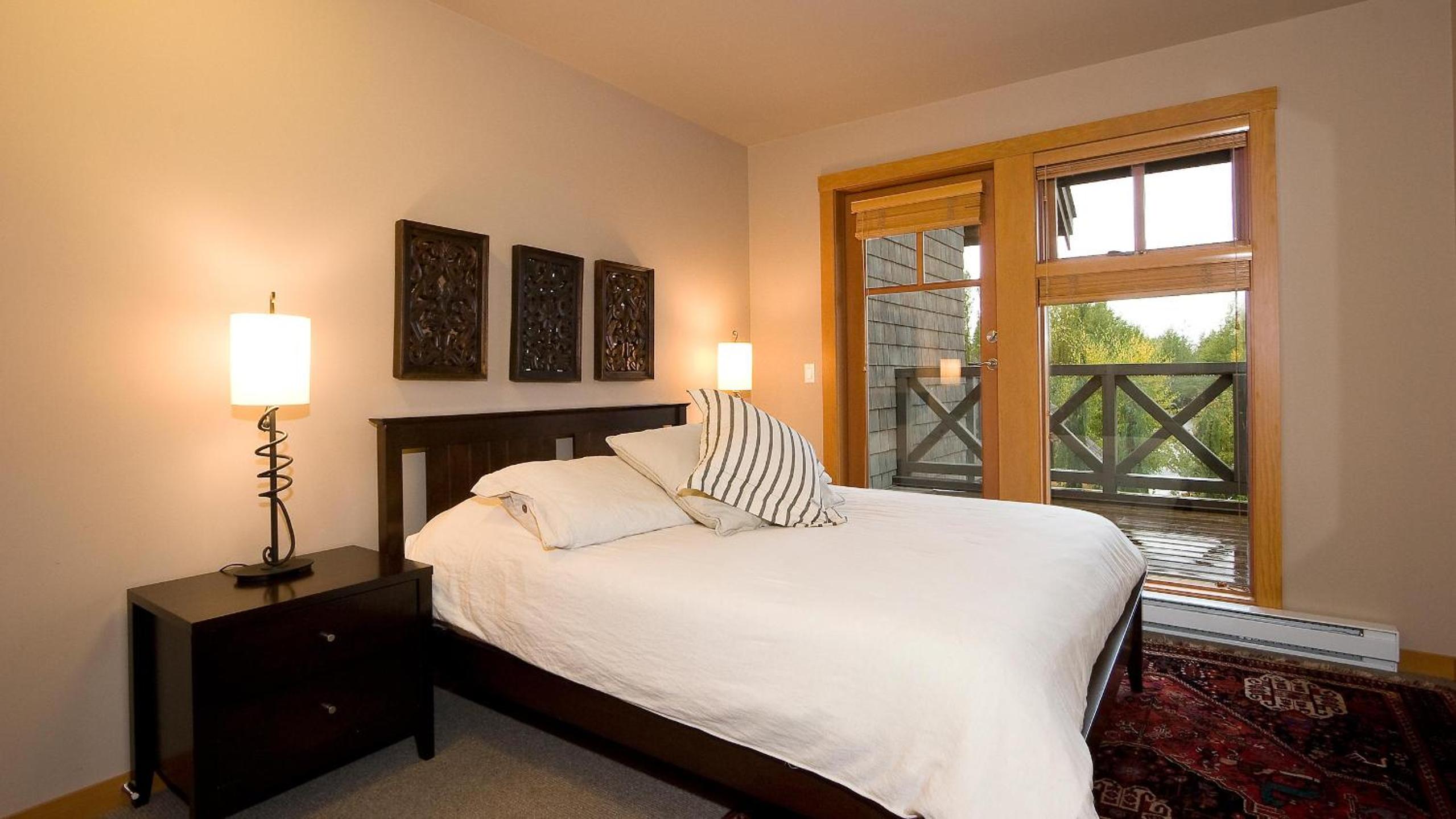 Goldenwood 8336 | Family-sized Townhome with Private Hot Tub, Secure Parking & Golf Course Views