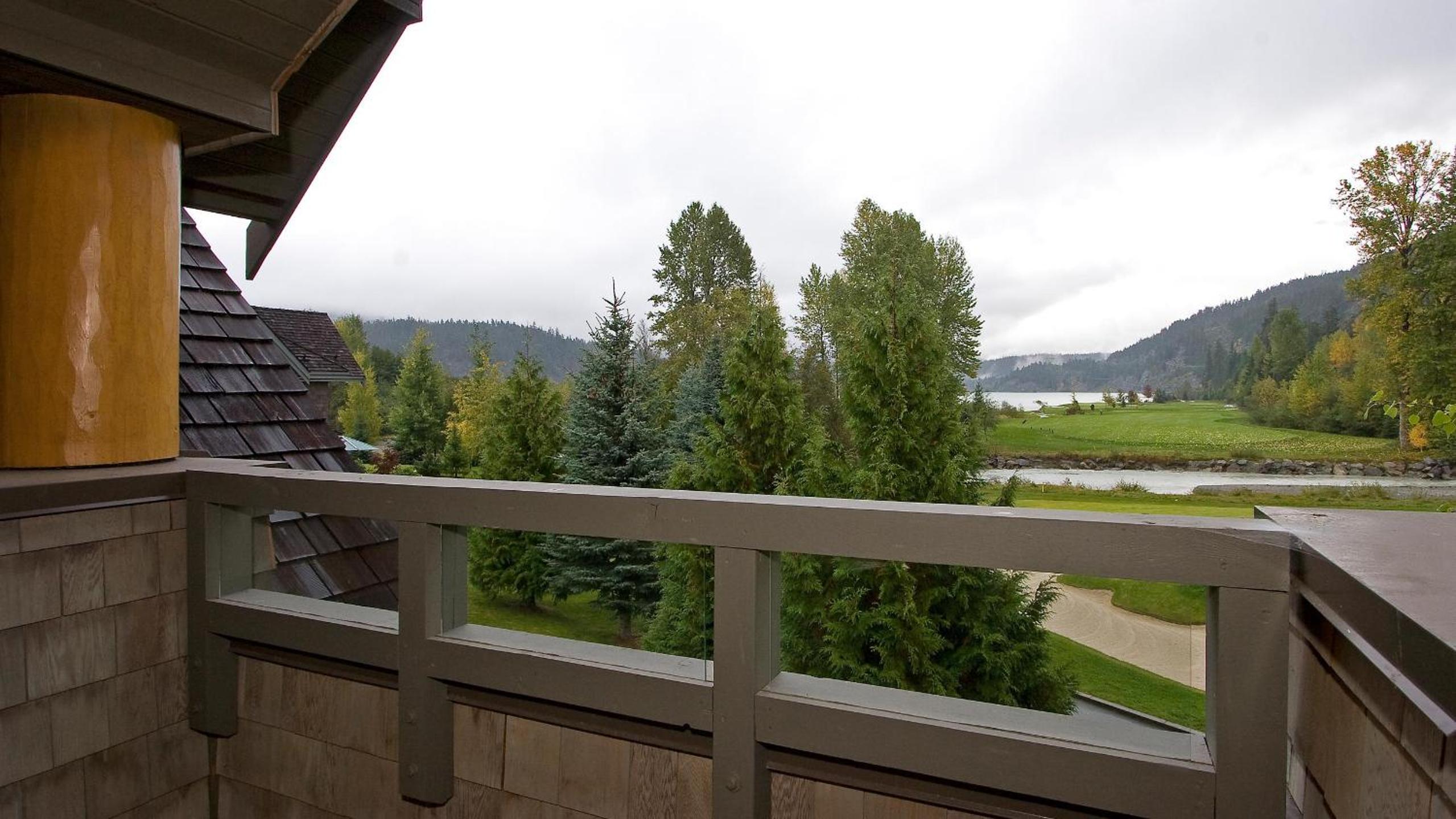 Goldenwood 8336 | Family-sized Townhome with Private Hot Tub, Secure Parking & Golf Course Views