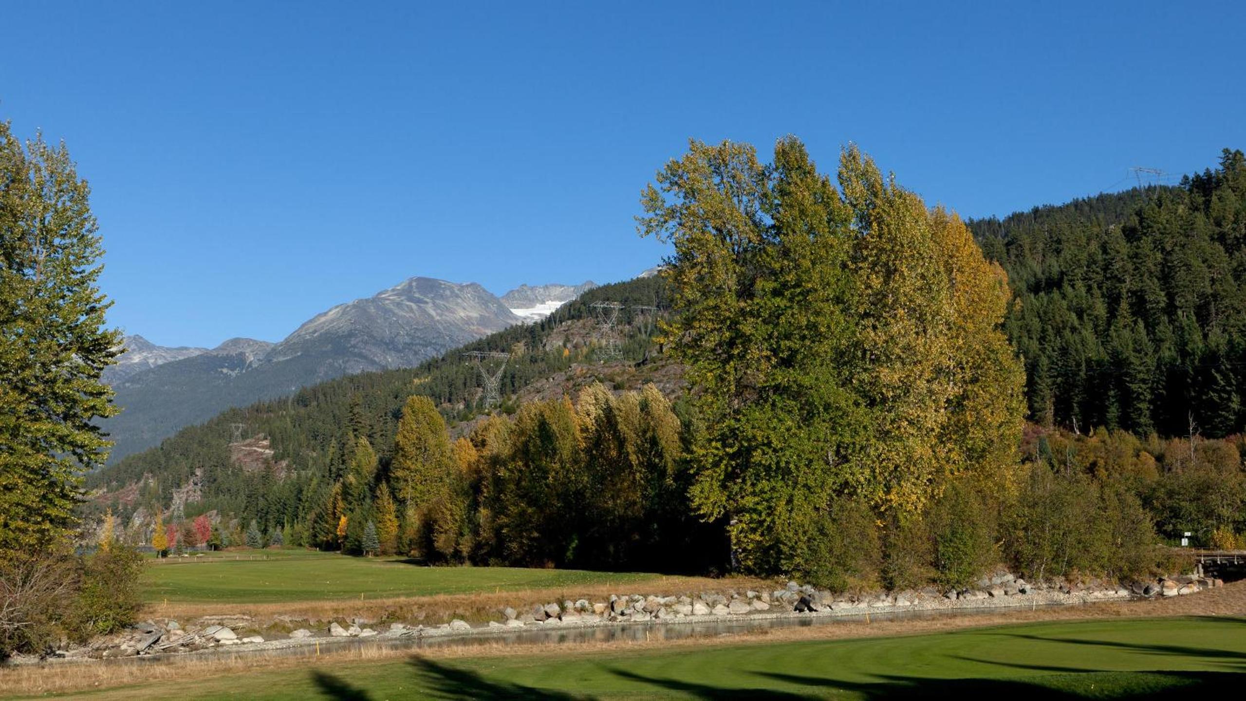 Goldenwood 8336 | Family-sized Townhome with Private Hot Tub, Secure Parking & Golf Course Views