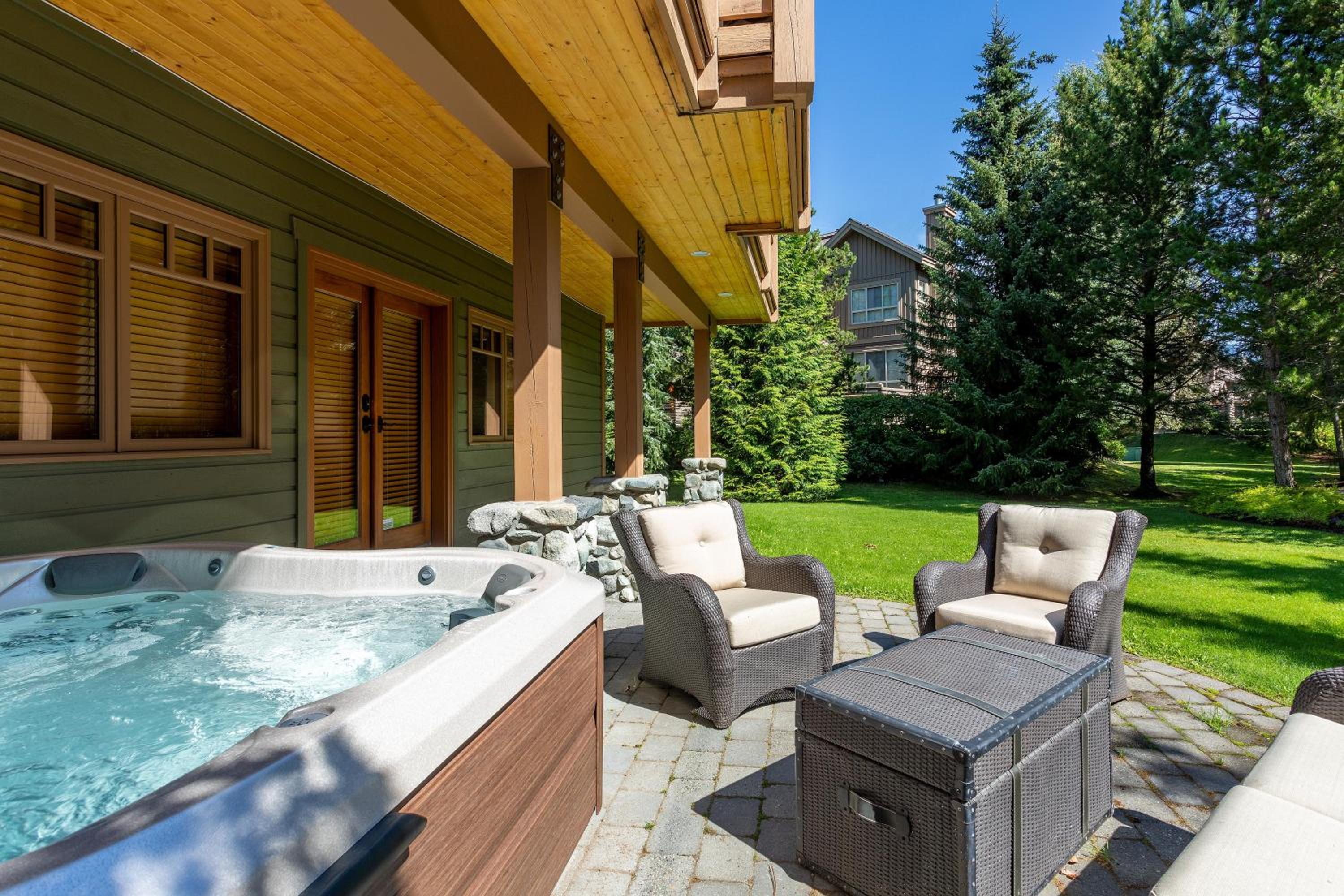 Meadow Green Chalet | Large Family-Friendly Chalet, Mountain Views, Fireplace, Hot Tub