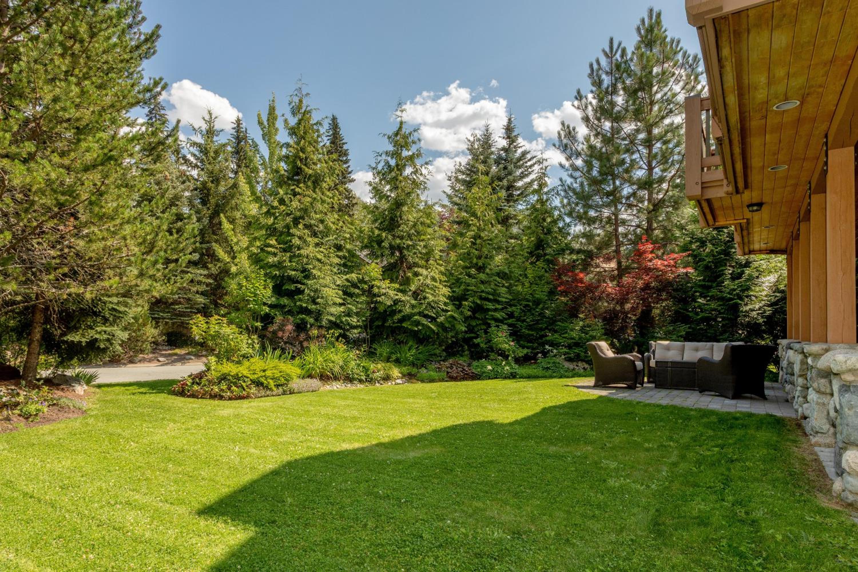 Meadow Green Chalet | Large Family-Friendly Chalet, Mountain Views, Fireplace, Hot Tub