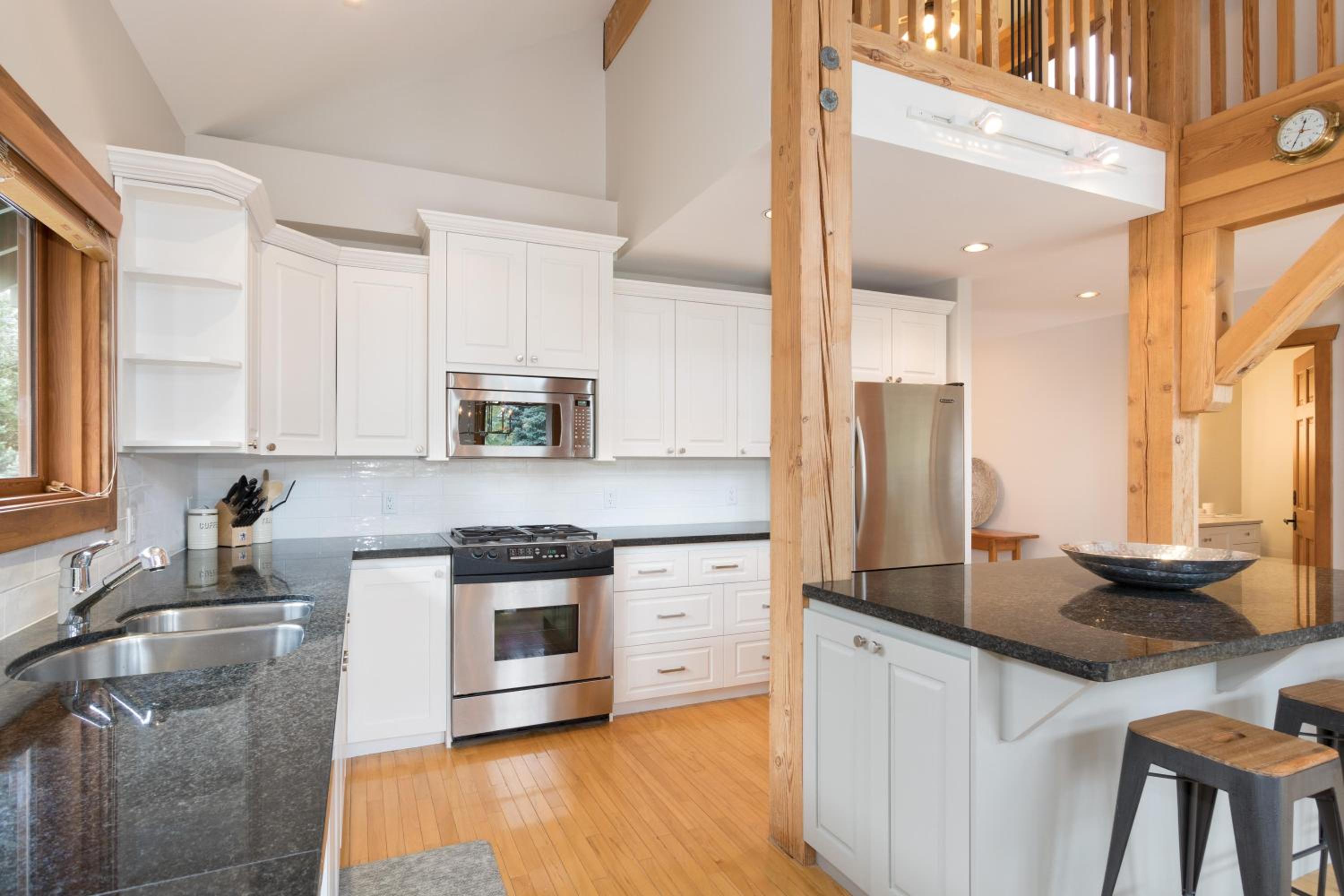 Meadow Green Chalet | Large Family-Friendly Chalet, Mountain Views, Fireplace, Hot Tub