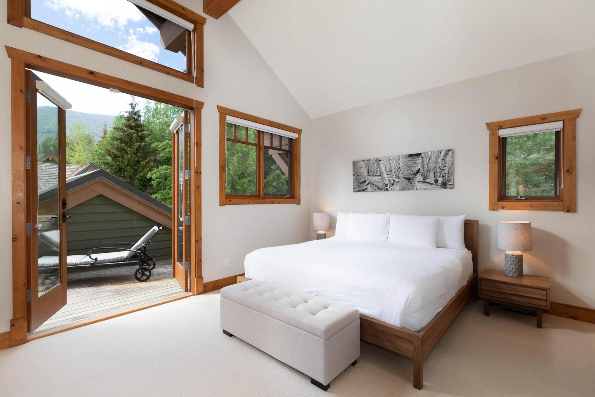 Meadow Green Chalet | Large Family-Friendly Chalet, Mountain Views, Fireplace, Hot Tub