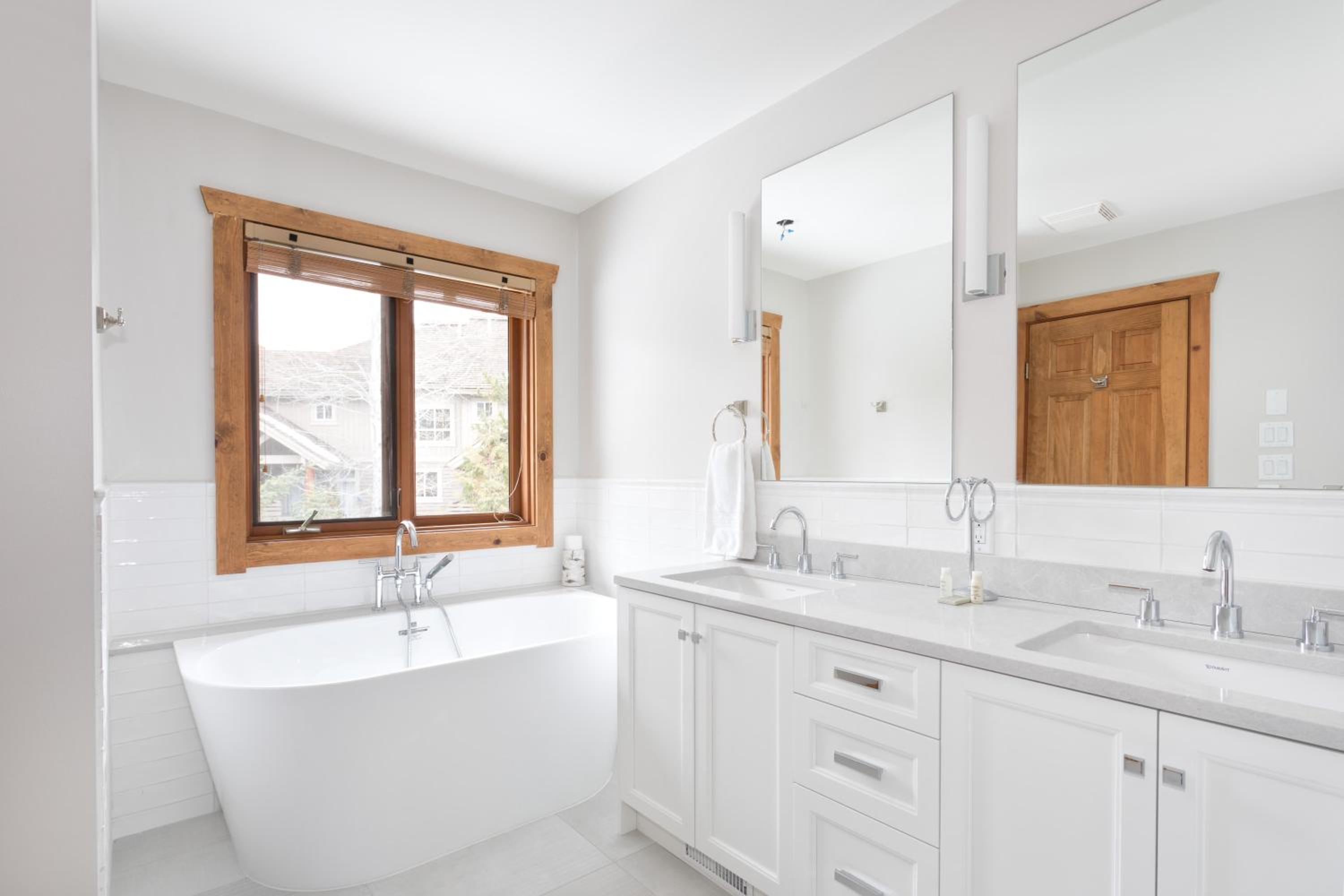 Meadow Green Chalet | Large Family-Friendly Chalet, Mountain Views, Fireplace, Hot Tub