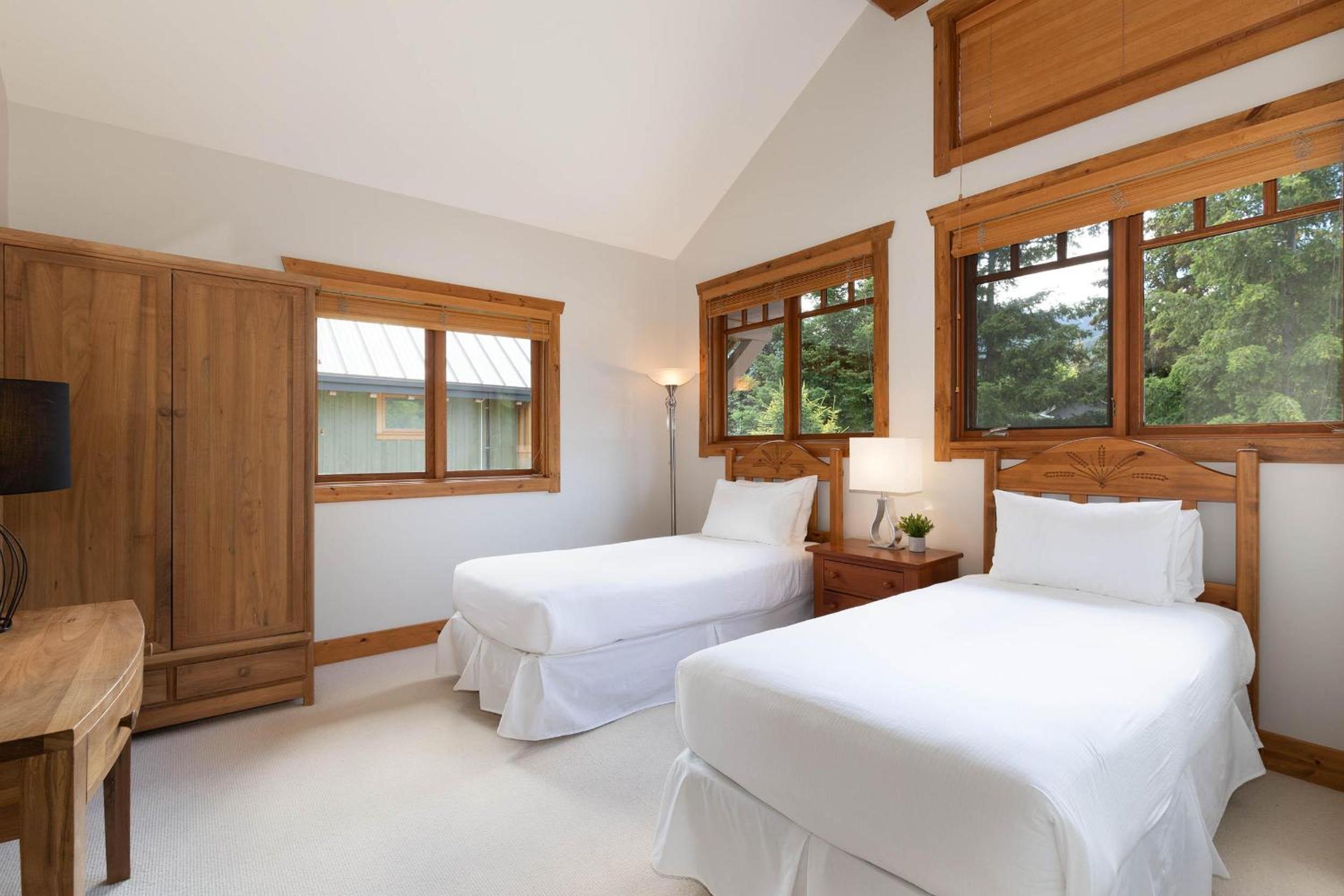 Meadow Green Chalet | Large Family-Friendly Chalet, Mountain Views, Fireplace, Hot Tub