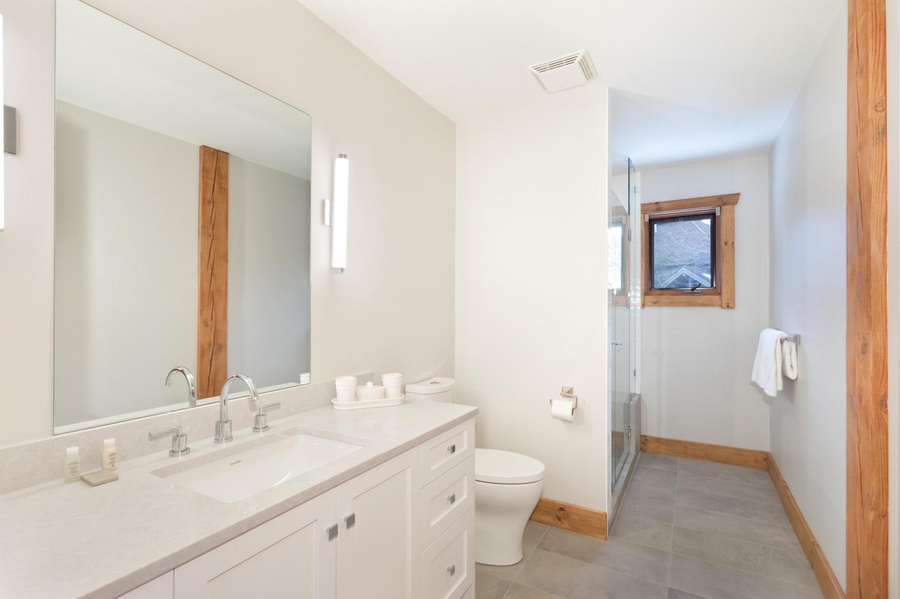 Meadow Green Chalet | Large Family-Friendly Chalet, Mountain Views, Fireplace, Hot Tub