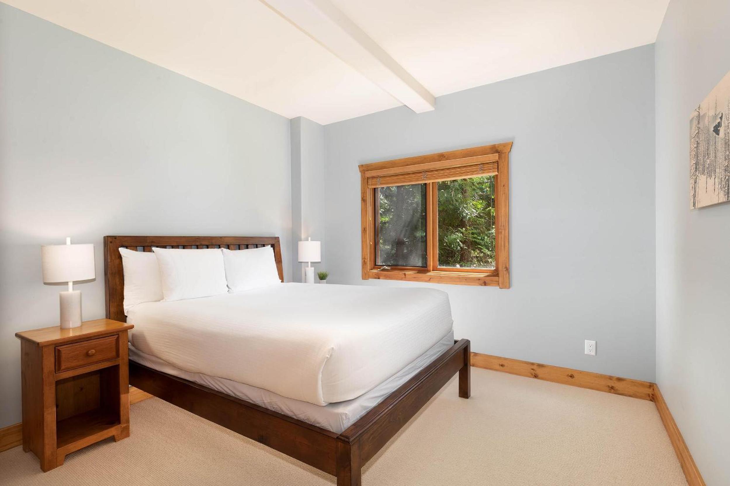 Meadow Green Chalet | Large Family-Friendly Chalet, Mountain Views, Fireplace, Hot Tub