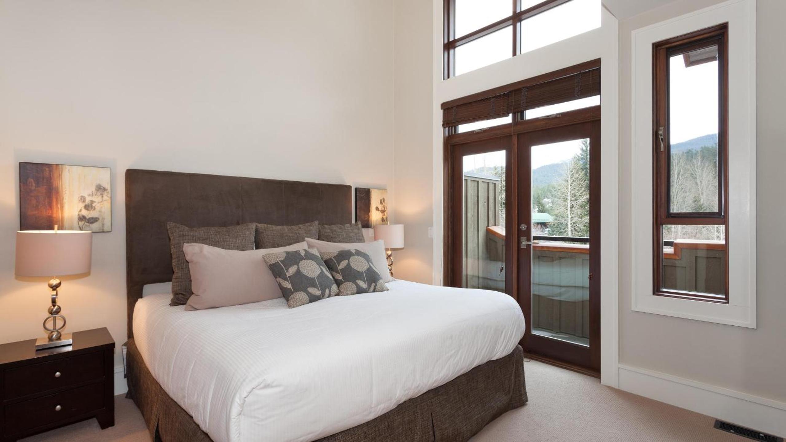 Fitzsimmons Walk 24 | Luxurious Townhome with Mountain Views, Hot Tub & Garage
