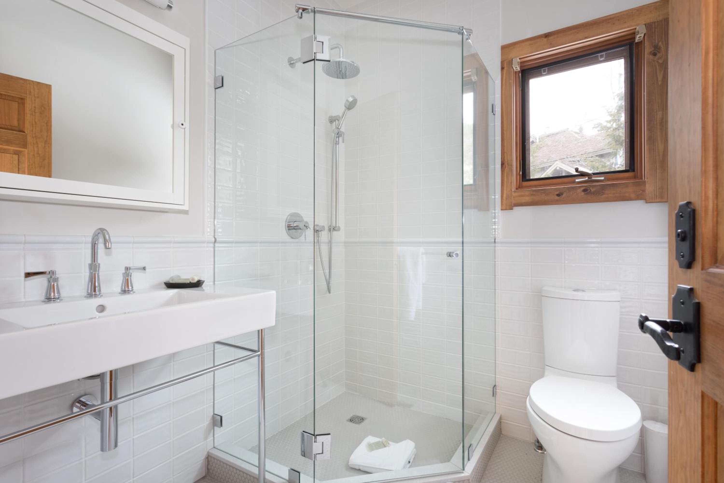 Meadow Green Chalet | Large Family-Friendly Chalet, Mountain Views, Fireplace, Hot Tub