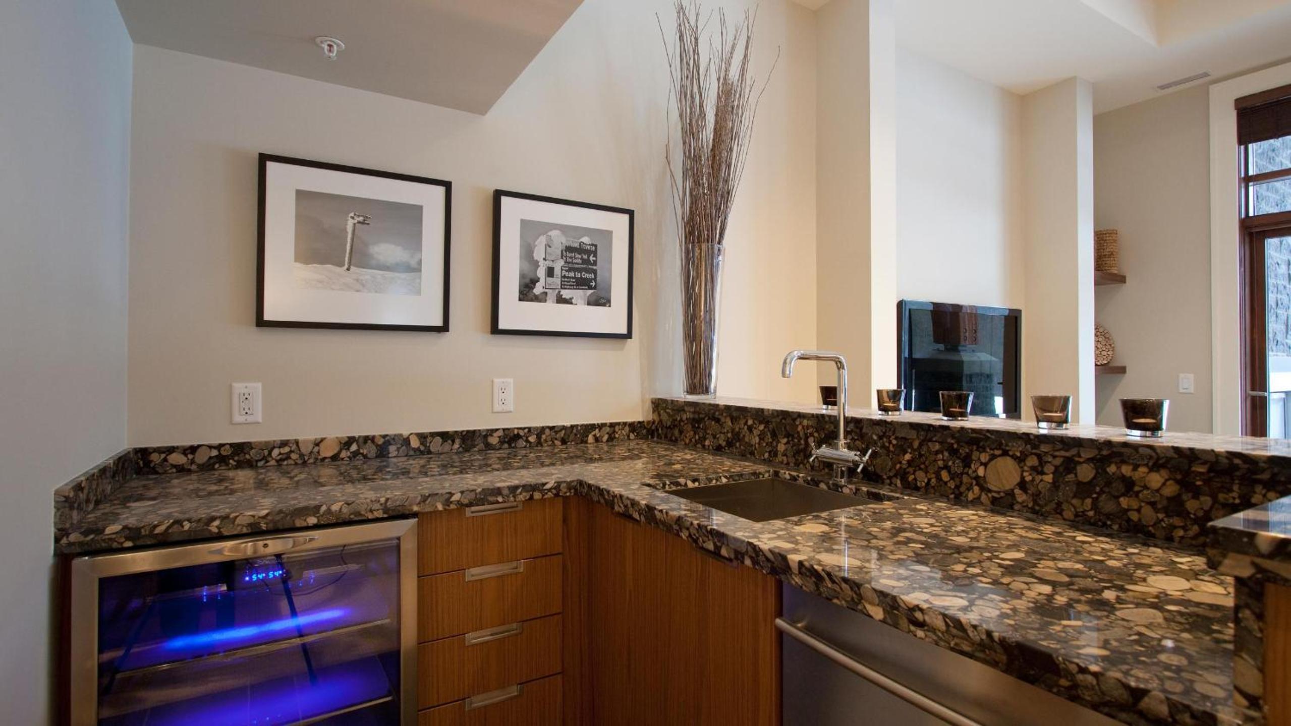 Fitzsimmons Walk 24 | Luxurious Townhome with Mountain Views, Hot Tub & Garage
