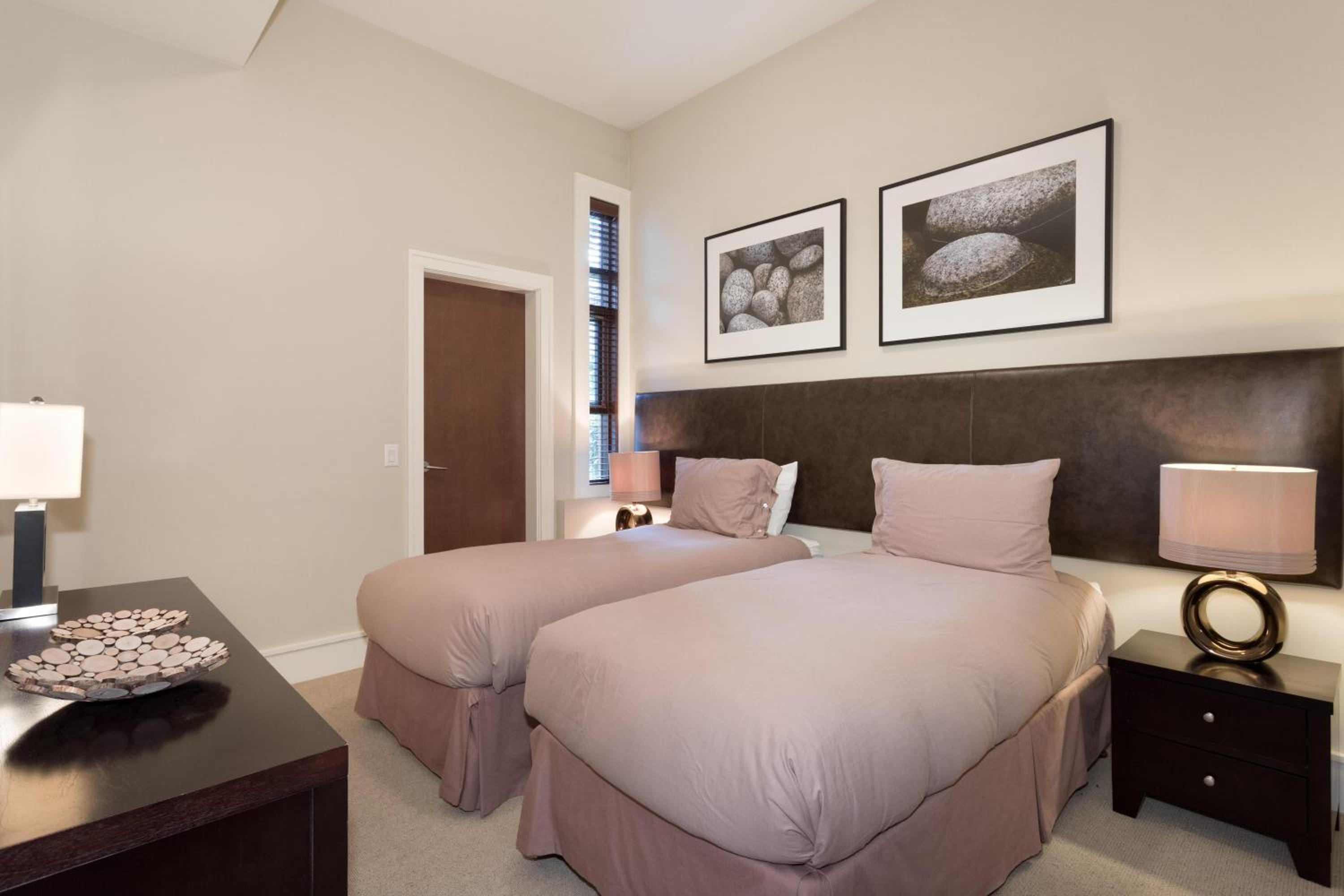 Fitzsimmons Walk 24 | Luxurious Townhome with Mountain Views, Hot Tub & Garage