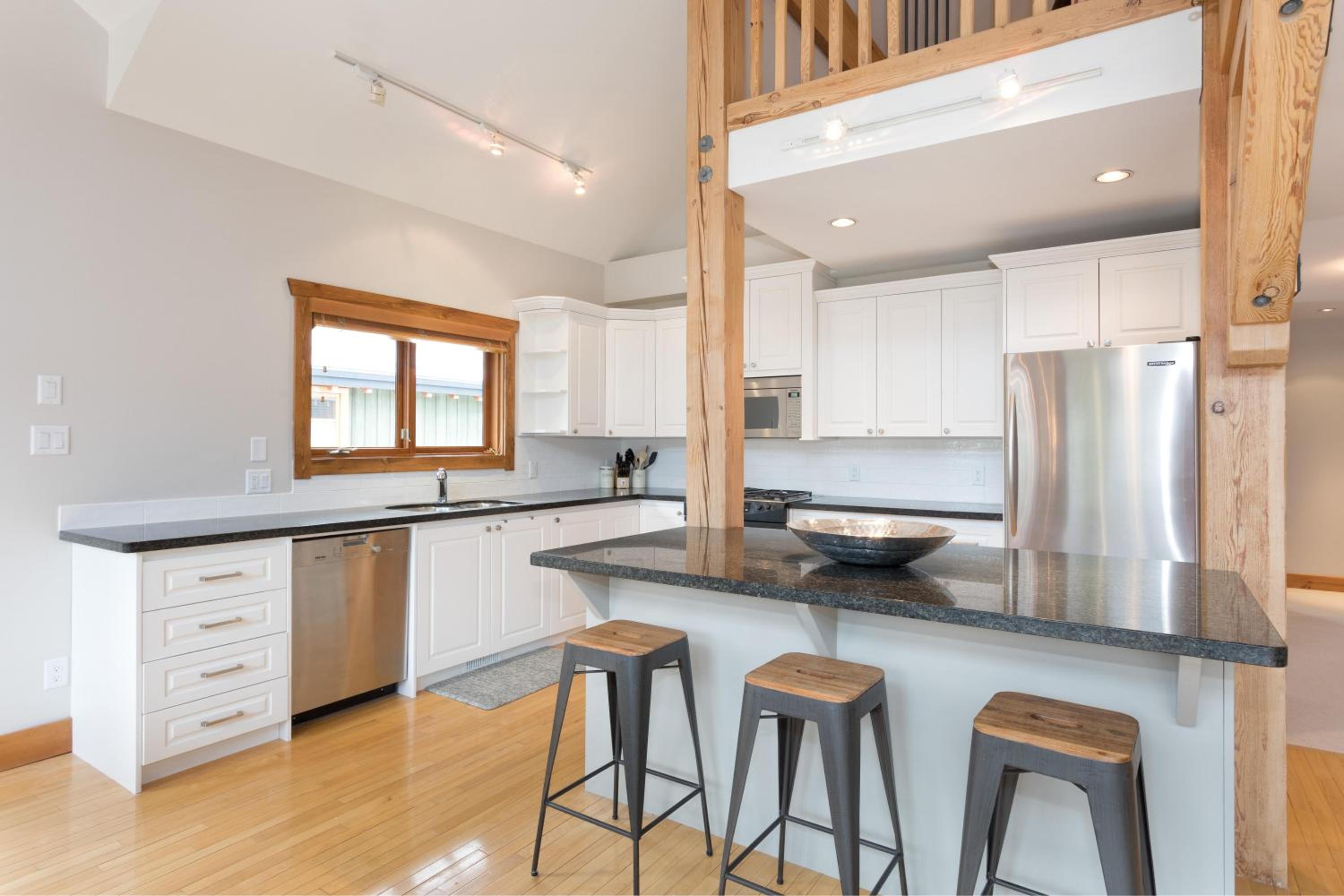 Meadow Green Chalet | Large Family-Friendly Chalet, Mountain Views, Fireplace, Hot Tub