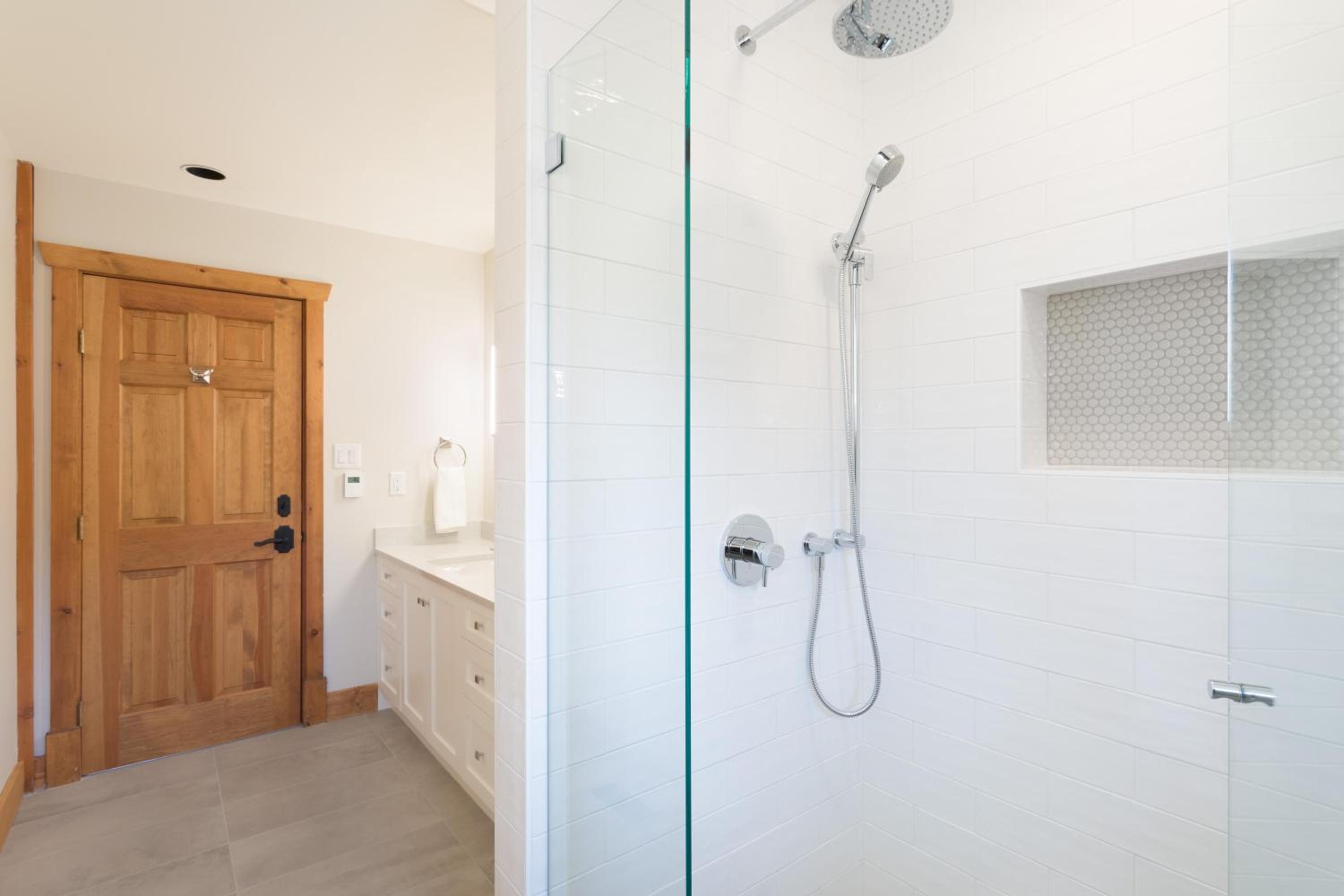 Meadow Green Chalet | Large Family-Friendly Chalet, Mountain Views, Fireplace, Hot Tub