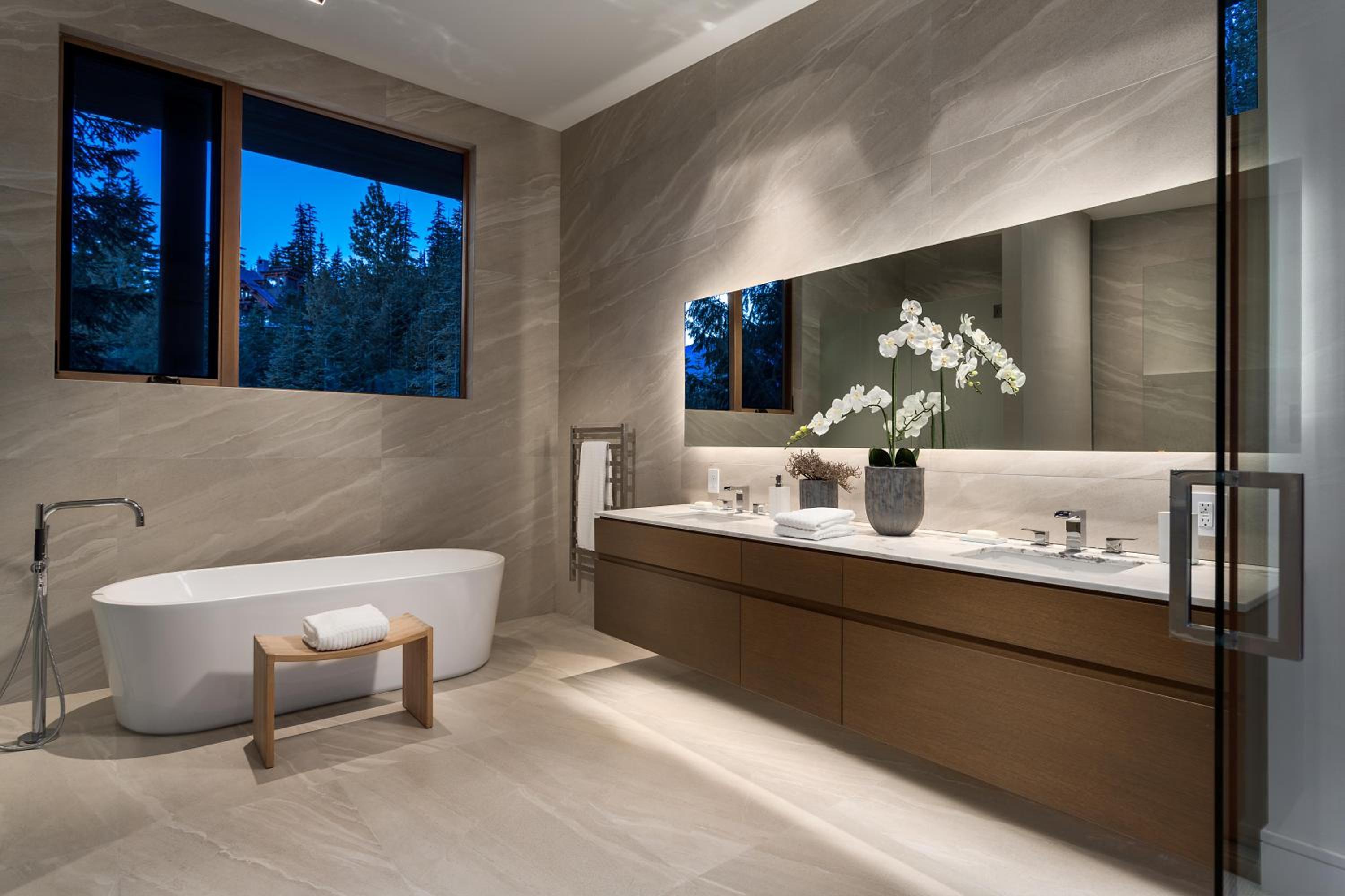 Kadenwood 2927 | Stylish Ski-Access Chalet, Hot Tub, Media Room, Views