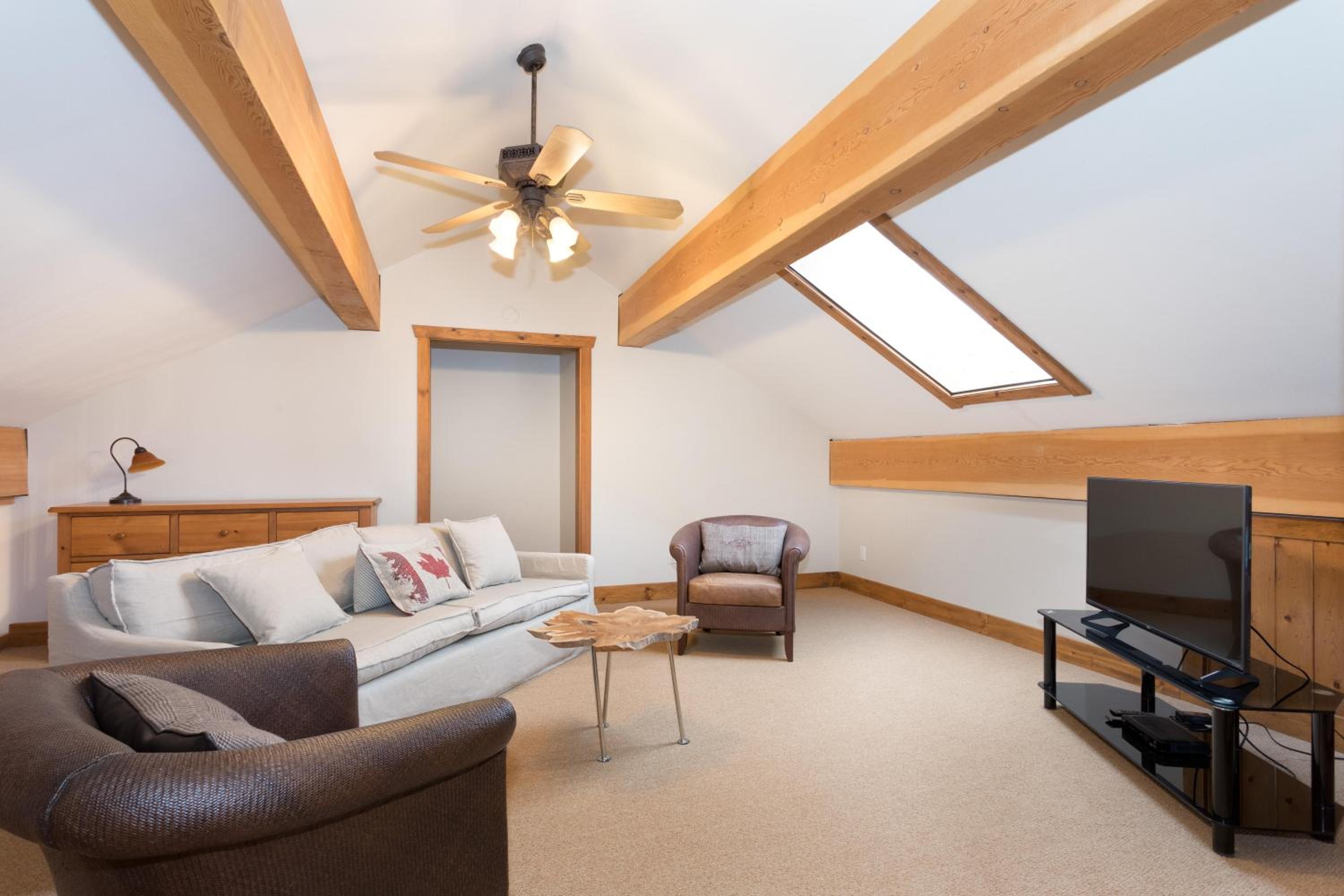 Meadow Green Chalet | Large Family-Friendly Chalet, Mountain Views, Fireplace, Hot Tub