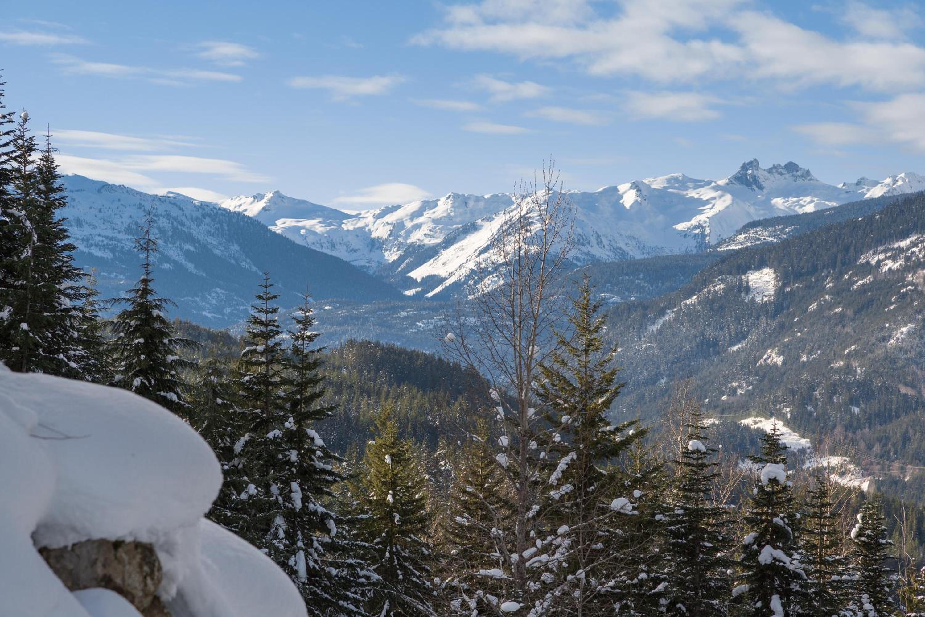 Kadenwood 2927 | Stylish Ski-Access Chalet, Hot Tub, Media Room, Views