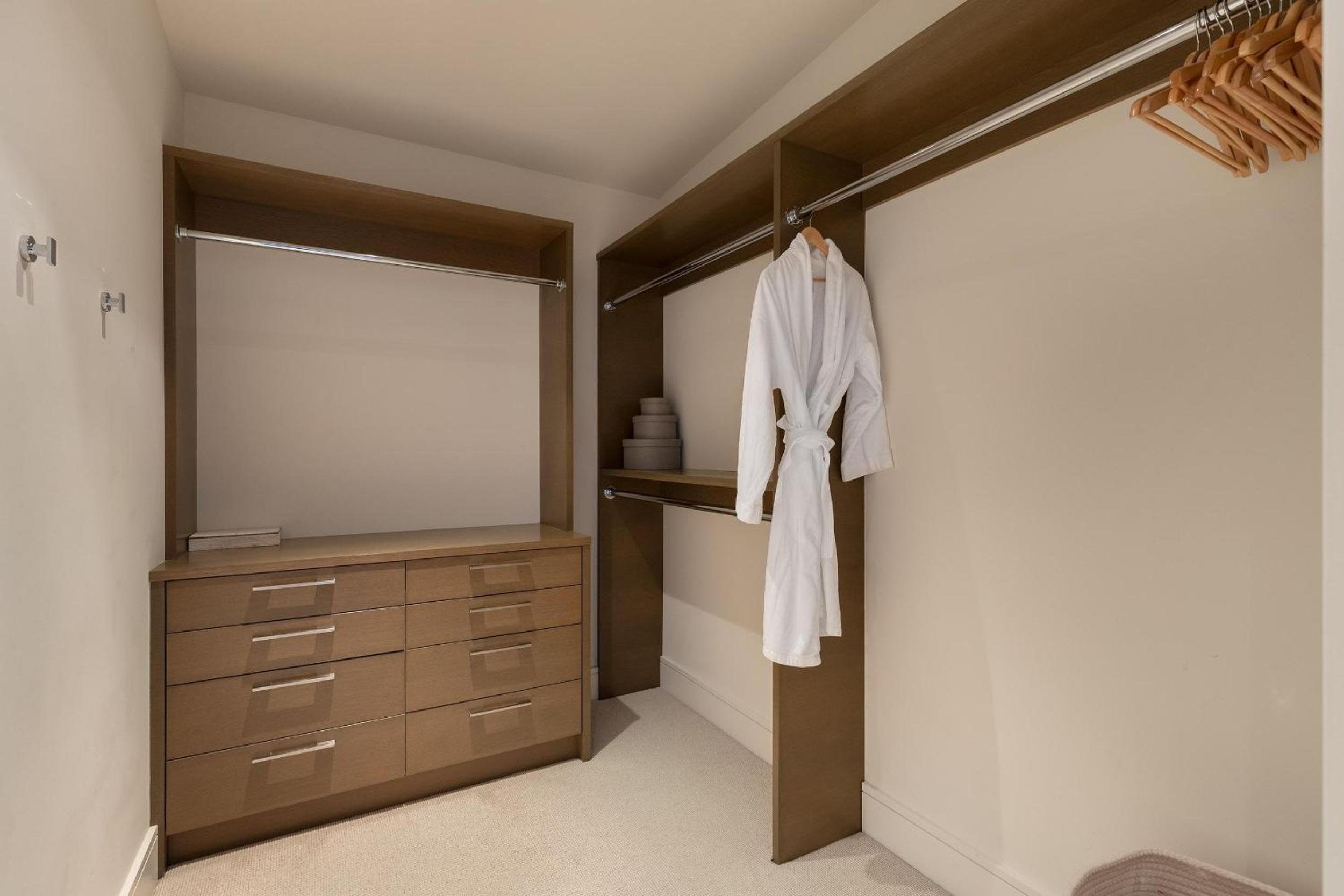 Kadenwood 2927 | Stylish Ski-Access Chalet, Hot Tub, Media Room, Views