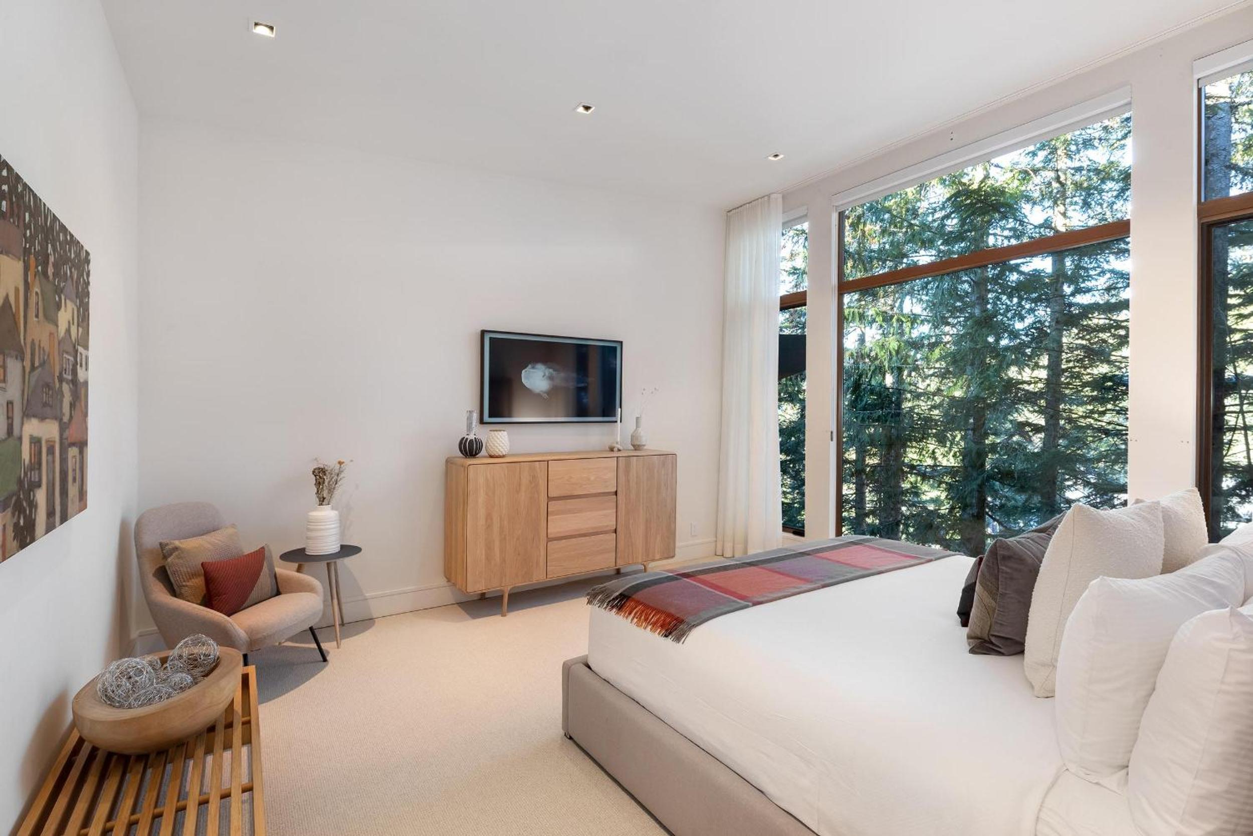 Kadenwood 2927 | Stylish Ski-Access Chalet, Hot Tub, Media Room, Views