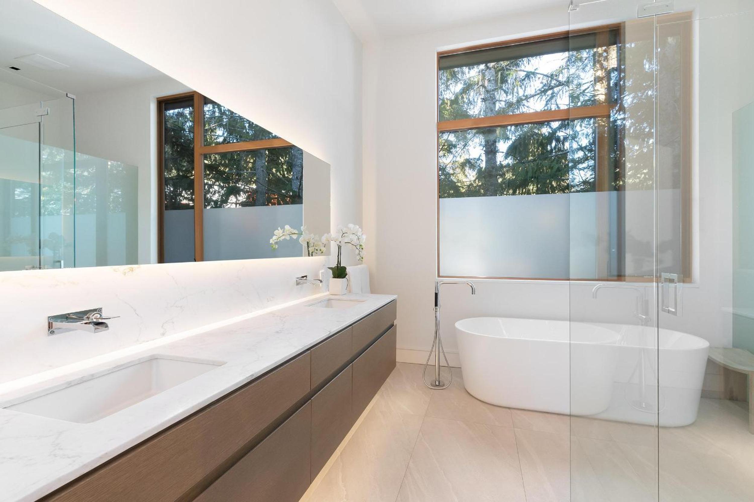 Kadenwood 2927 | Stylish Ski-Access Chalet, Hot Tub, Media Room, Views