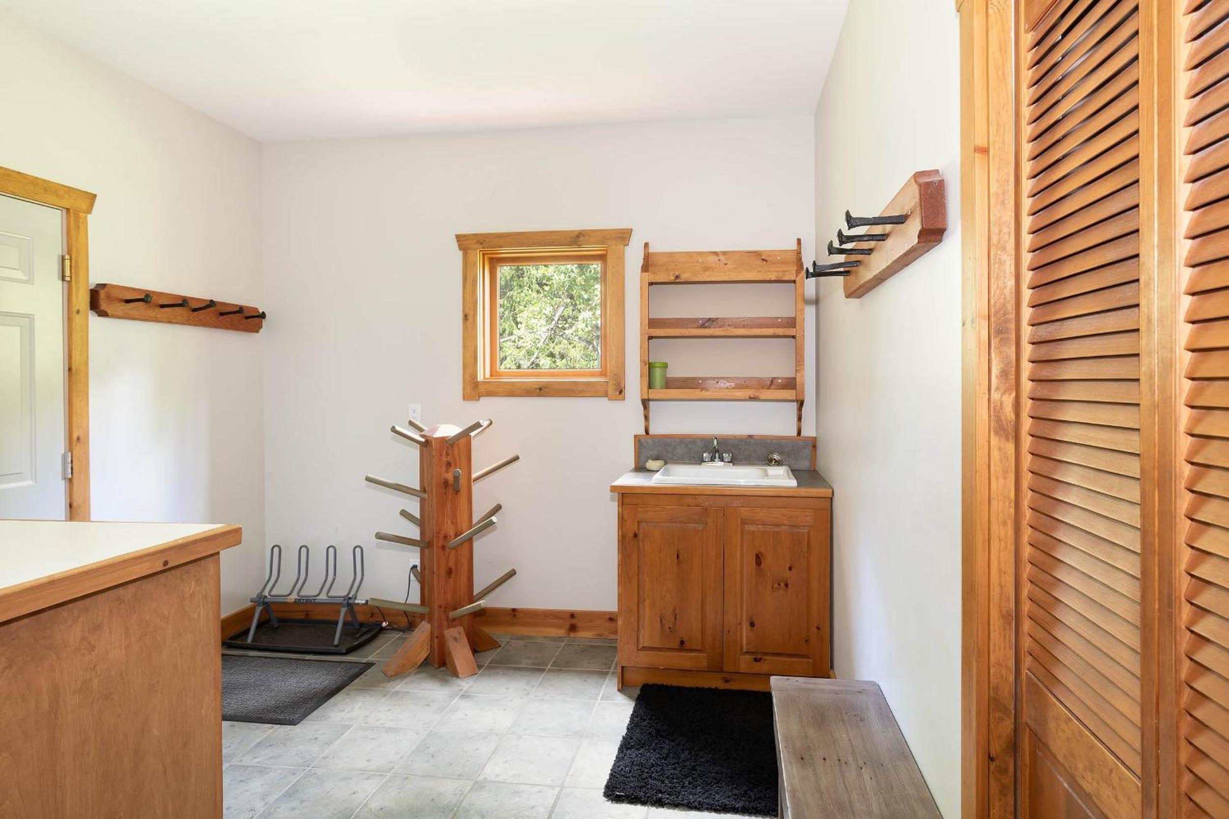 Meadow Green Chalet | Large Family-Friendly Chalet, Mountain Views, Fireplace, Hot Tub