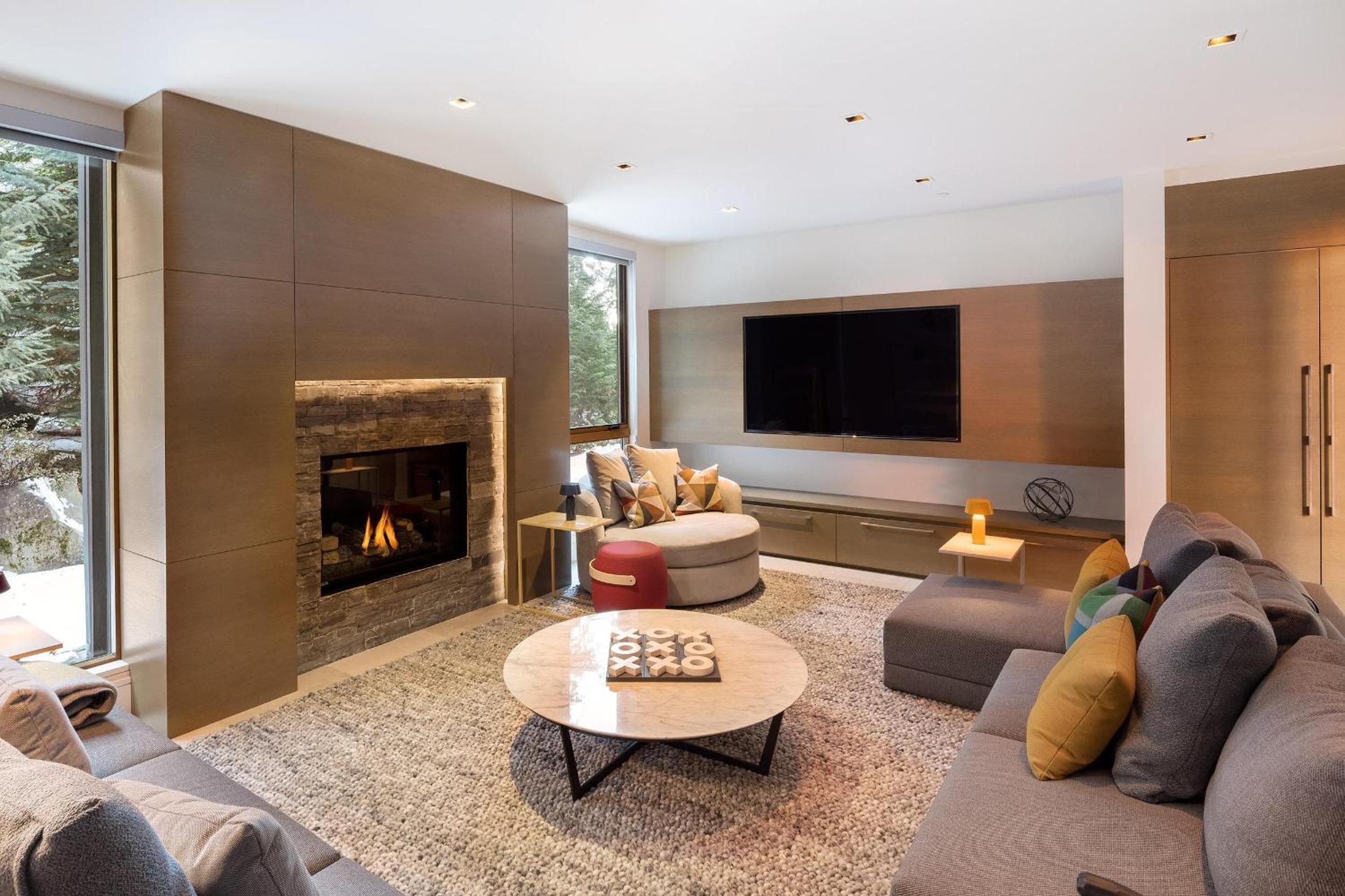 Kadenwood 2927 | Stylish Ski-Access Chalet, Hot Tub, Media Room, Views