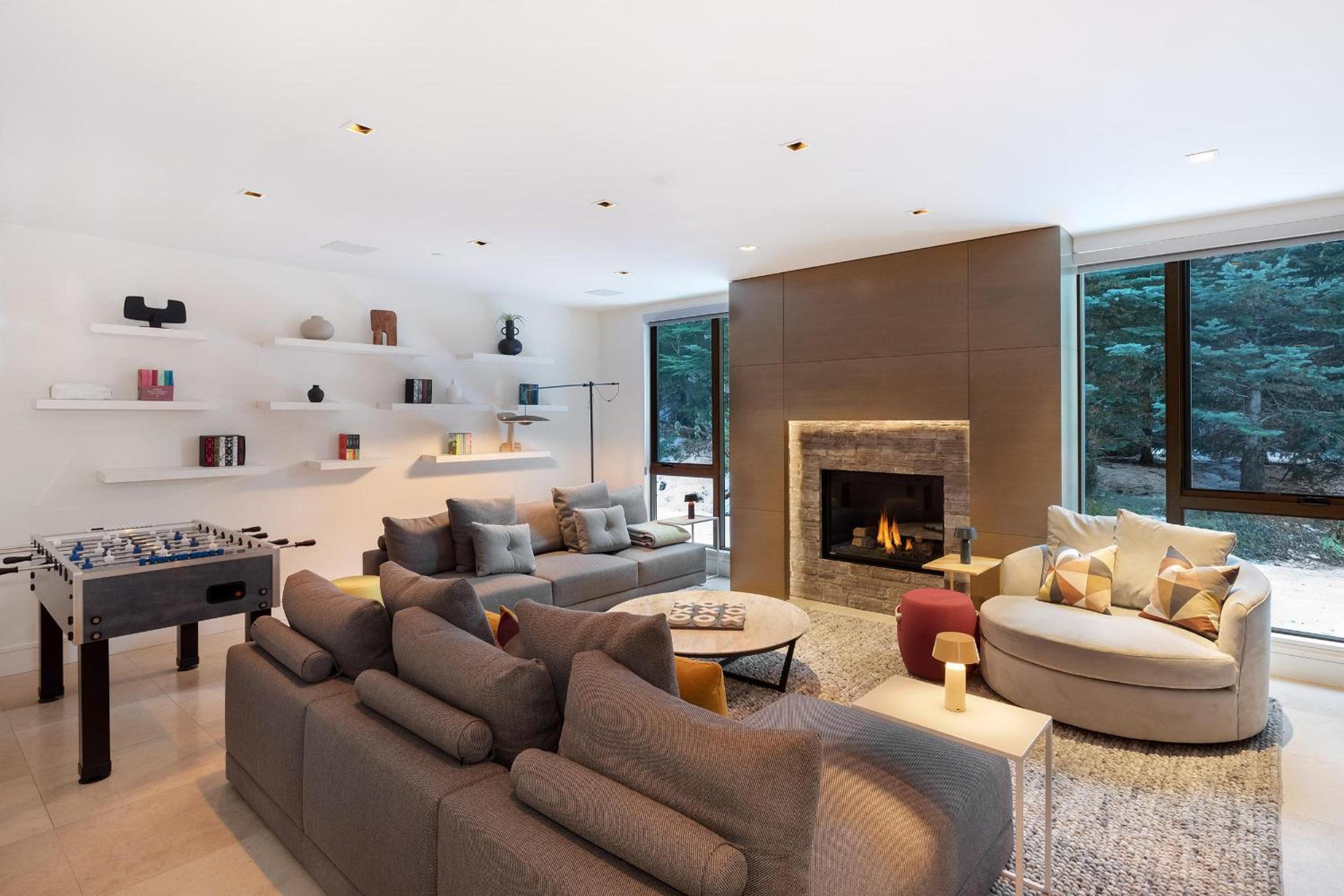 Kadenwood 2927 | Stylish Ski-Access Chalet, Hot Tub, Media Room, Views