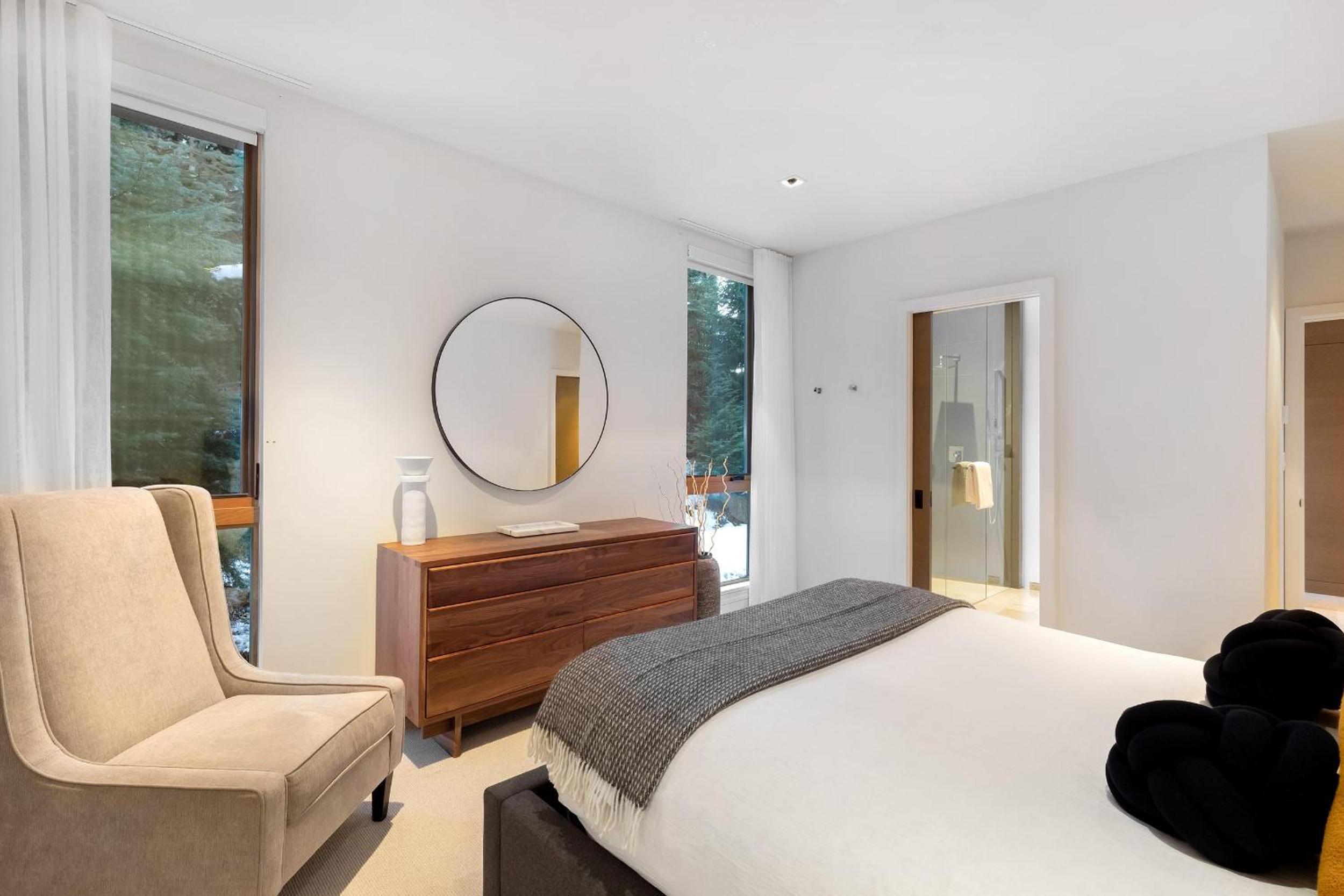 Kadenwood 2927 | Stylish Ski-Access Chalet, Hot Tub, Media Room, Views