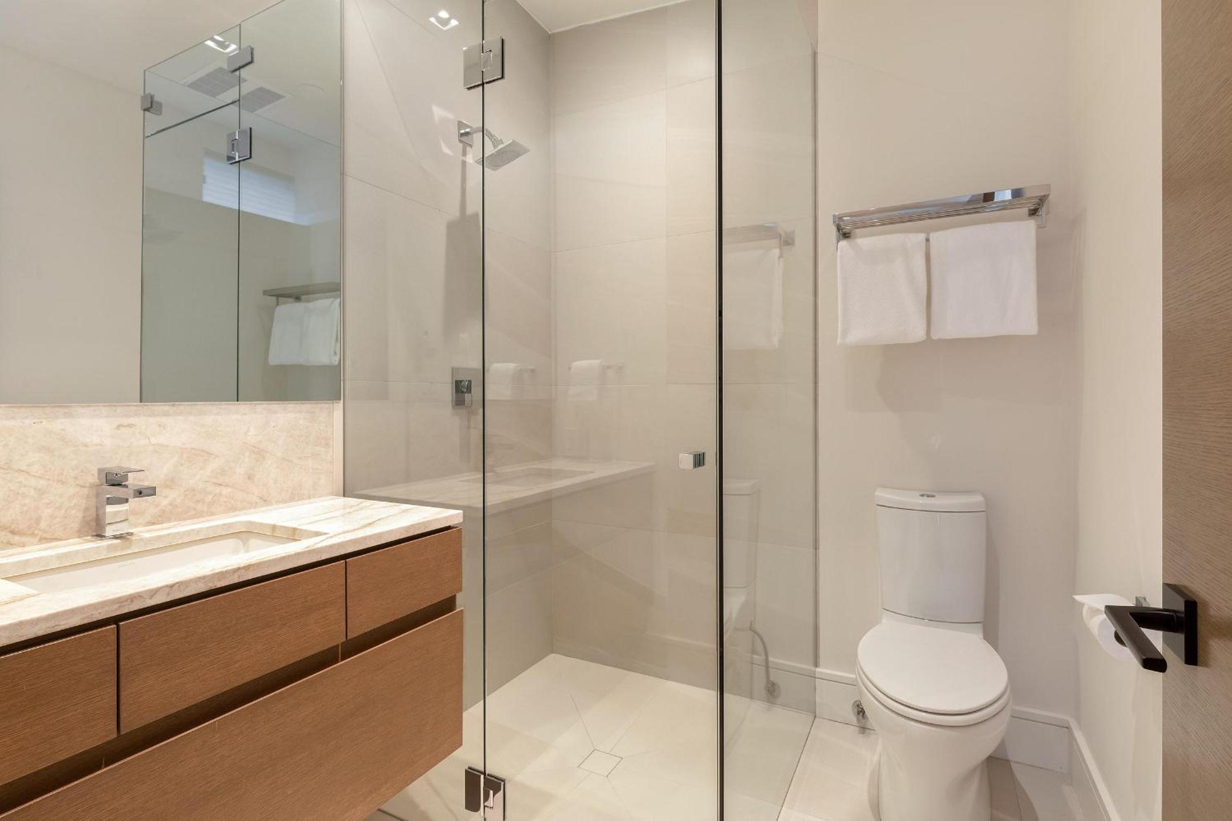 Kadenwood 2927 | Stylish Ski-Access Chalet, Hot Tub, Media Room, Views