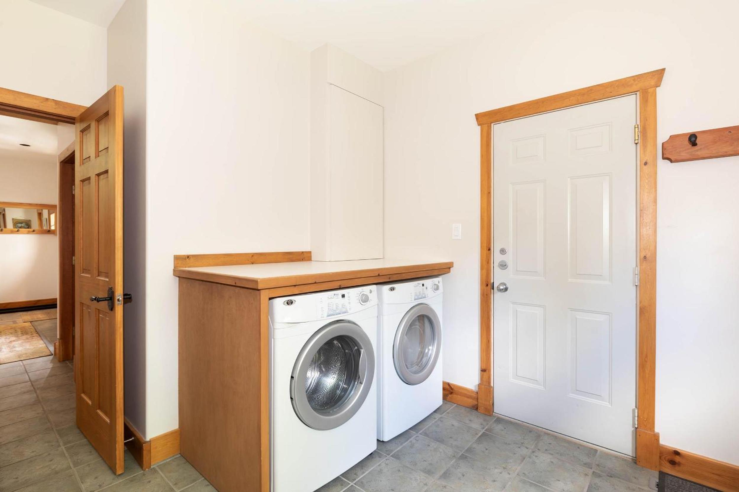 Meadow Green Chalet | Large Family-Friendly Chalet, Mountain Views, Fireplace, Hot Tub