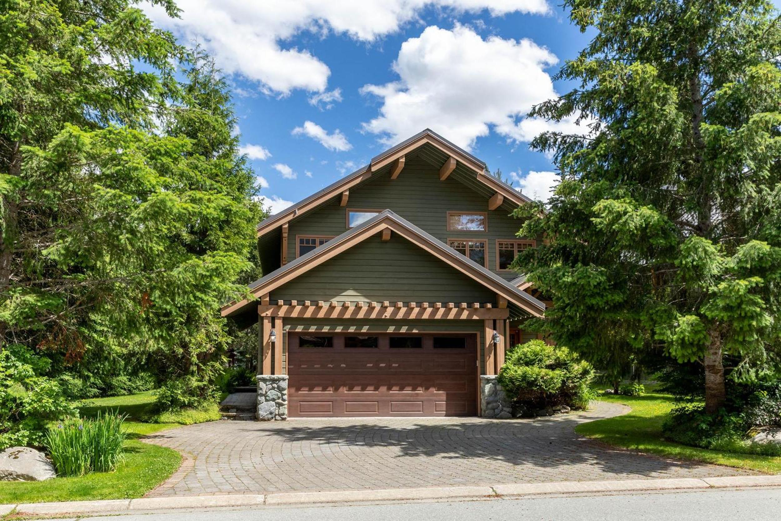 Meadow Green Chalet | Large Family-Friendly Chalet, Mountain Views, Fireplace, Hot Tub