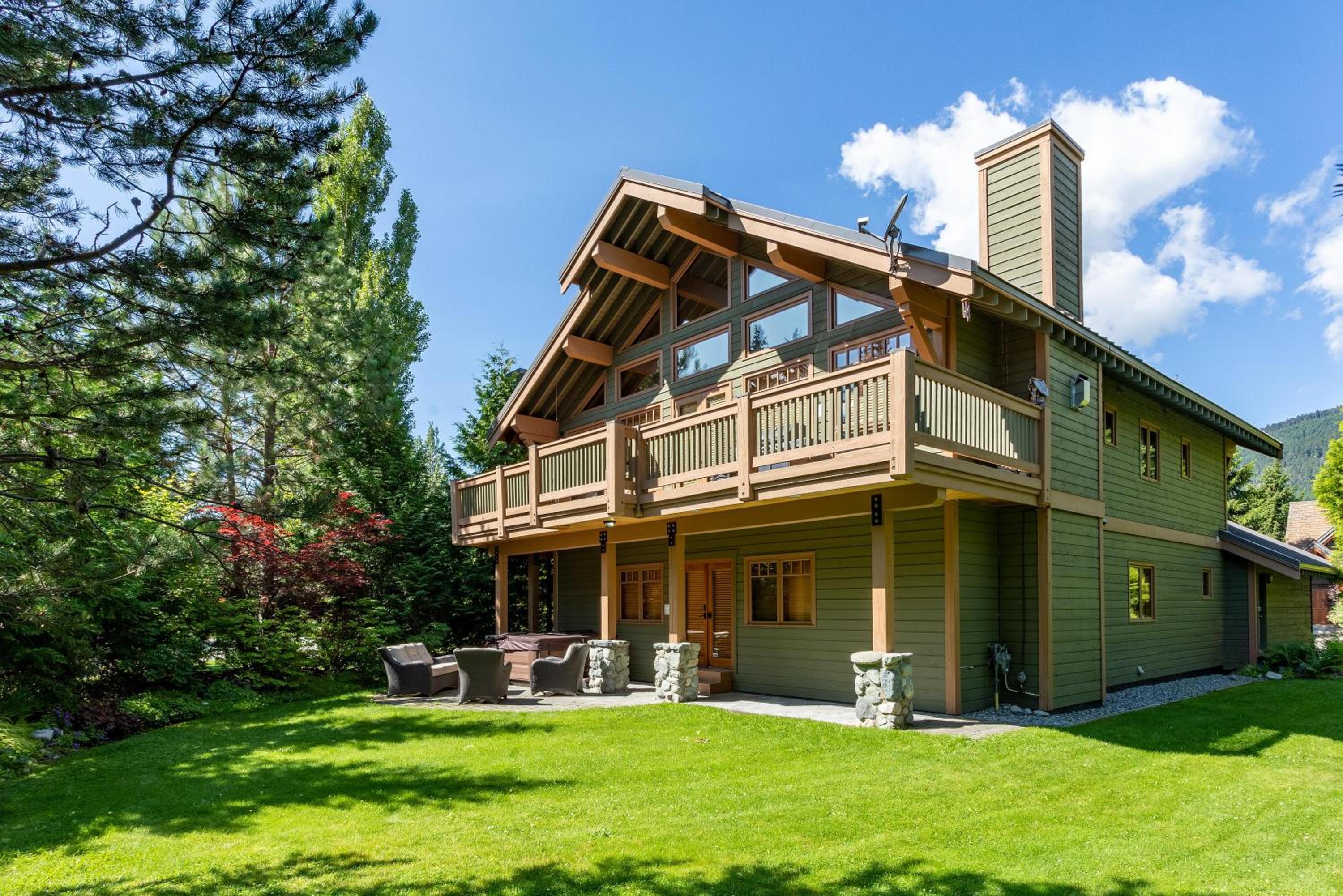 Meadow Green Chalet | Large Family-Friendly Chalet, Mountain Views, Fireplace, Hot Tub