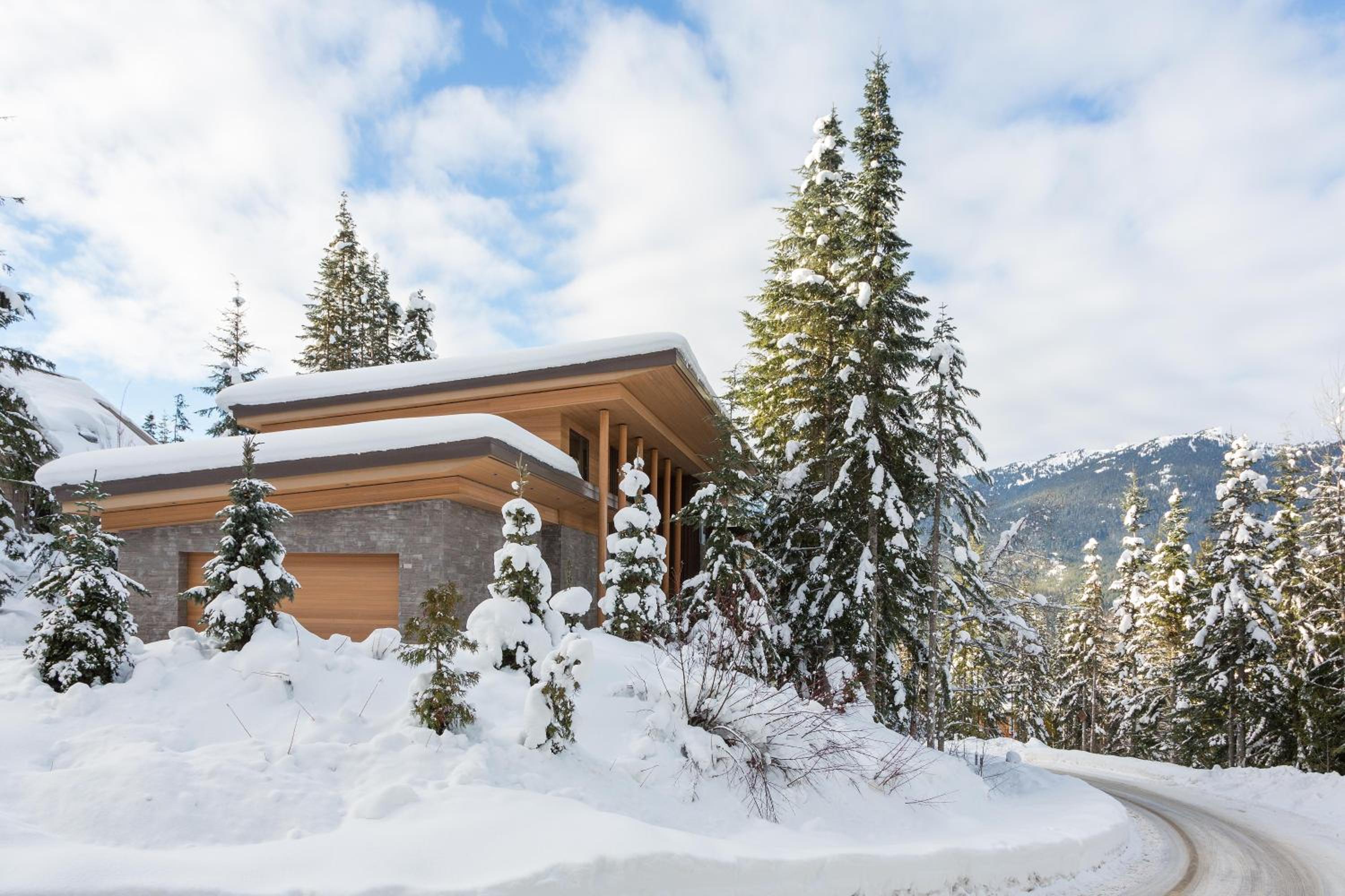 Kadenwood 2927 | Stylish Ski-Access Chalet, Hot Tub, Media Room, Views