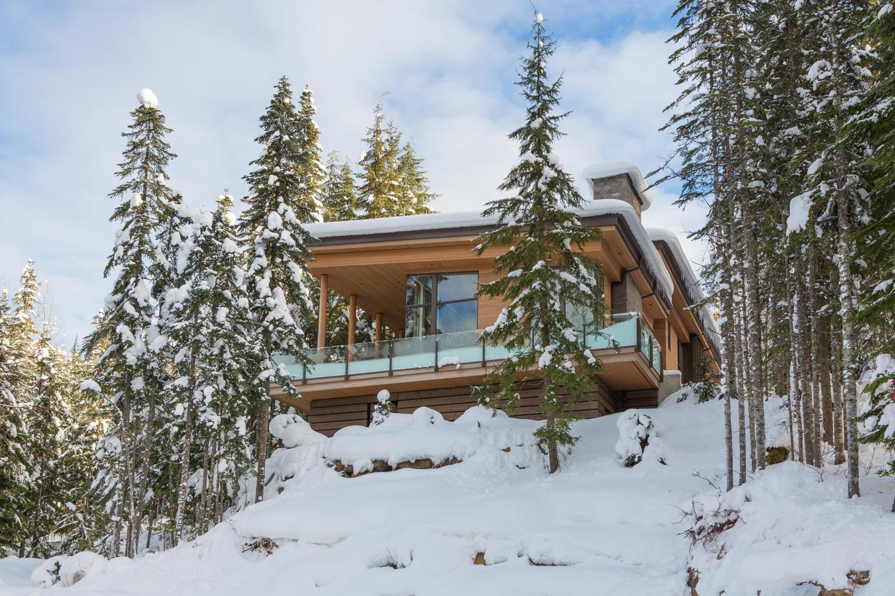 Kadenwood 2927 | Stylish Ski-Access Chalet, Hot Tub, Media Room, Views
