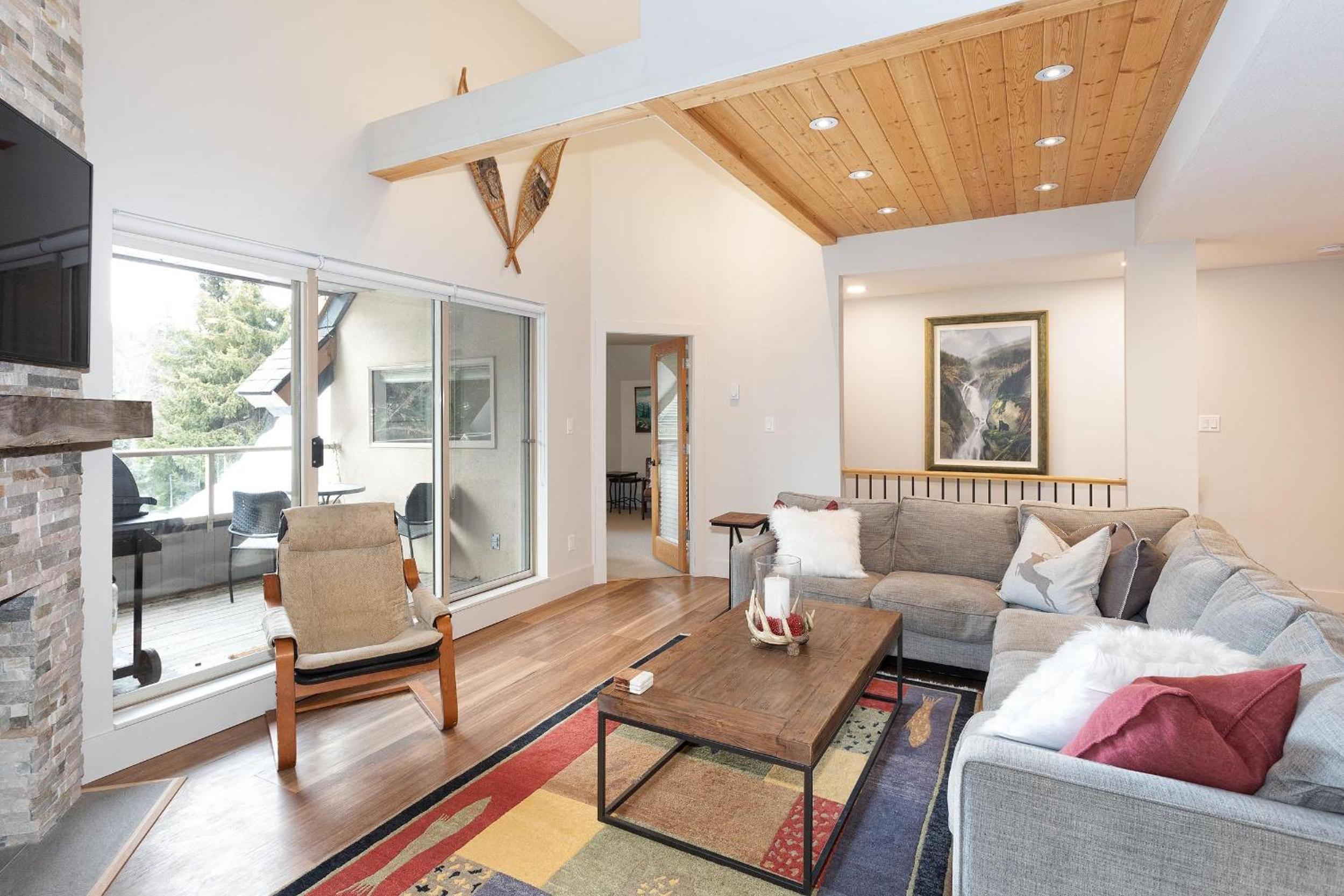 Gleneagle 1 | Townhome, 700m to Skiing, Near Free Village Shuttle, Fireplace, Secure Parking