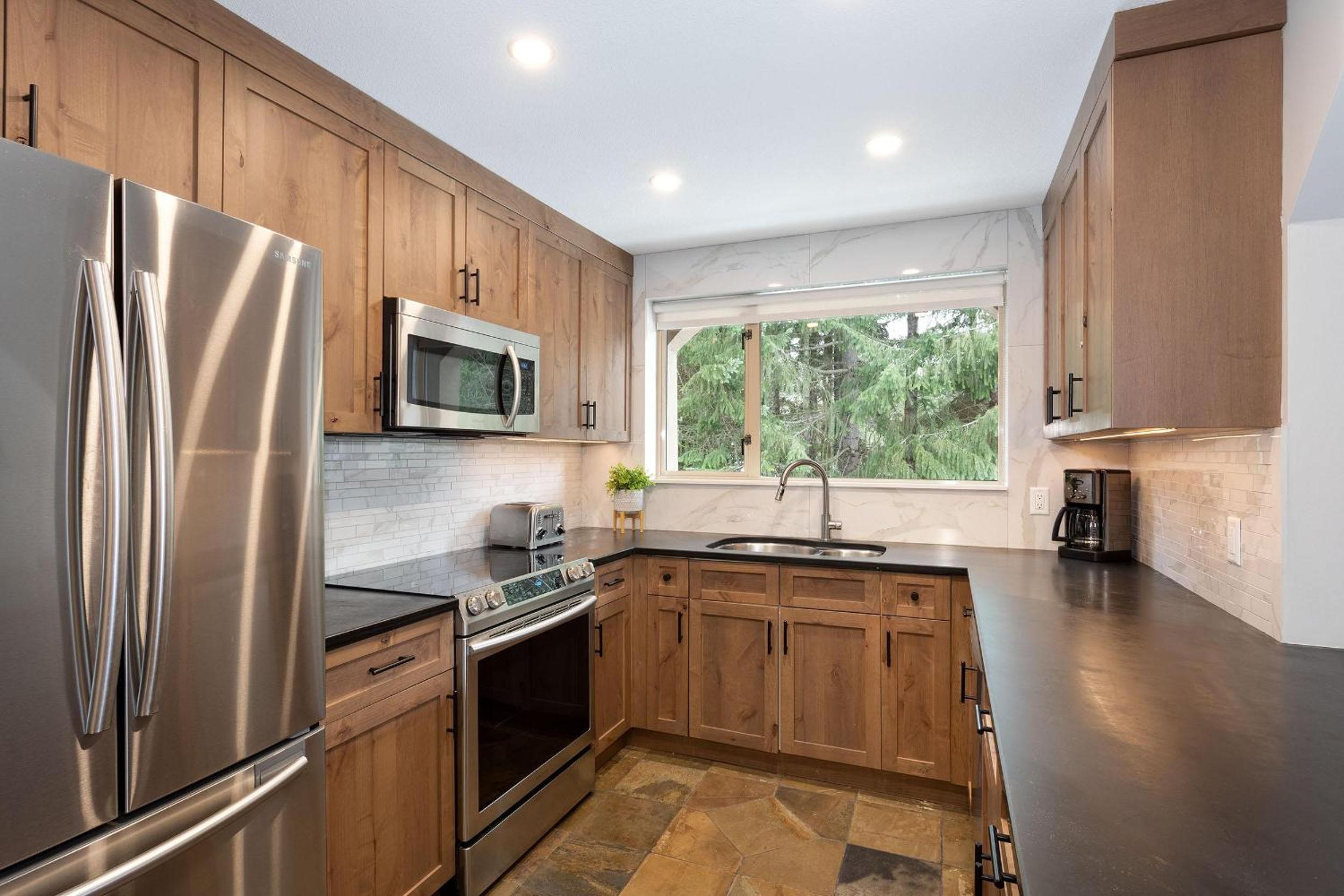 Gleneagle 1 | Townhome, 700m to Skiing, Near Free Village Shuttle, Fireplace, Secure Parking