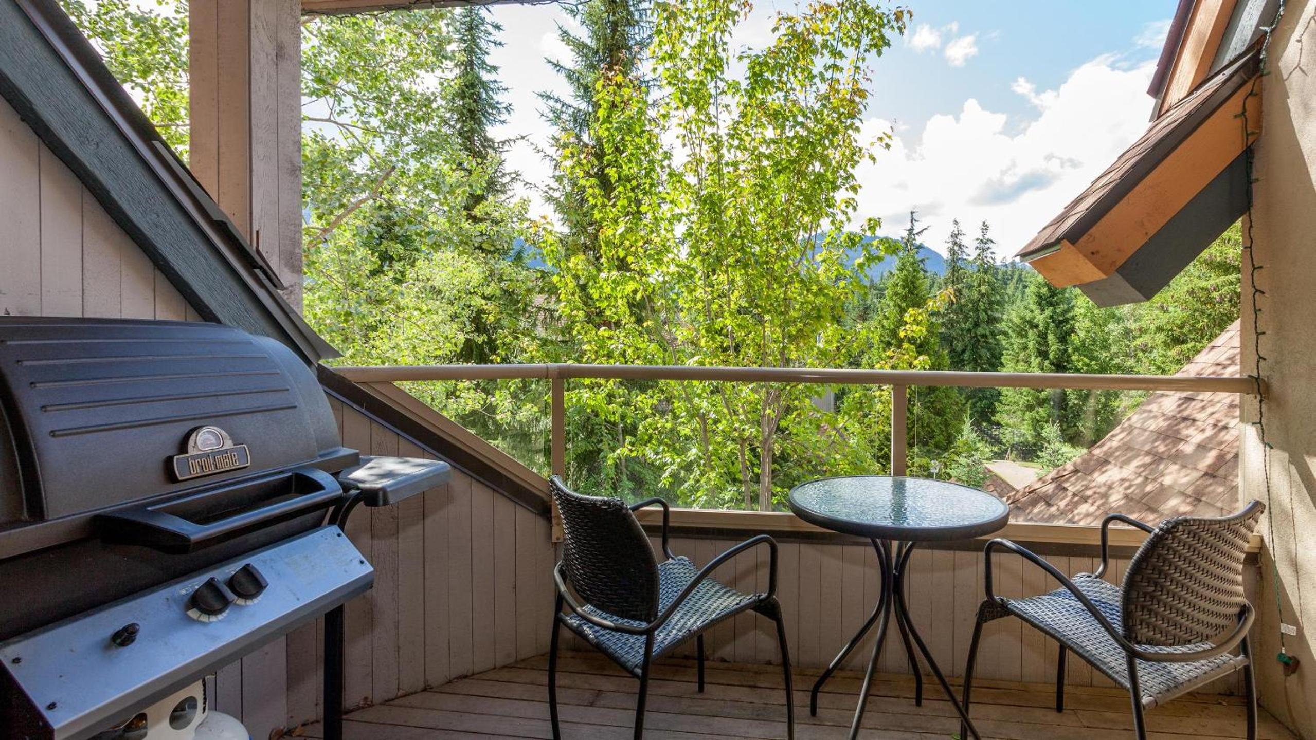 Gleneagle 1 | Townhome, 700m to Skiing, Near Free Village Shuttle, Fireplace, Secure Parking