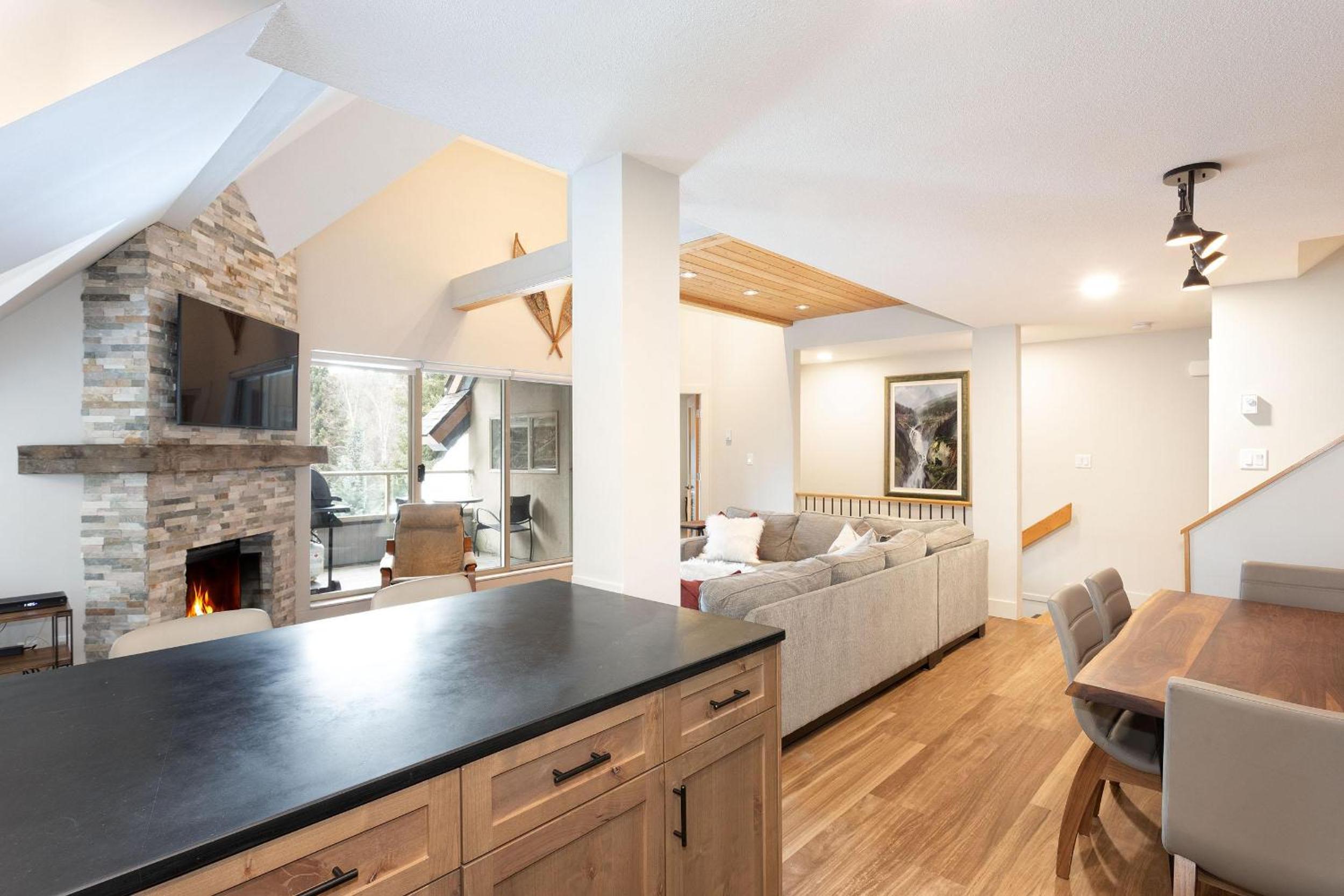 Gleneagle 1 | Townhome, 700m to Skiing, Near Free Village Shuttle, Fireplace, Secure Parking