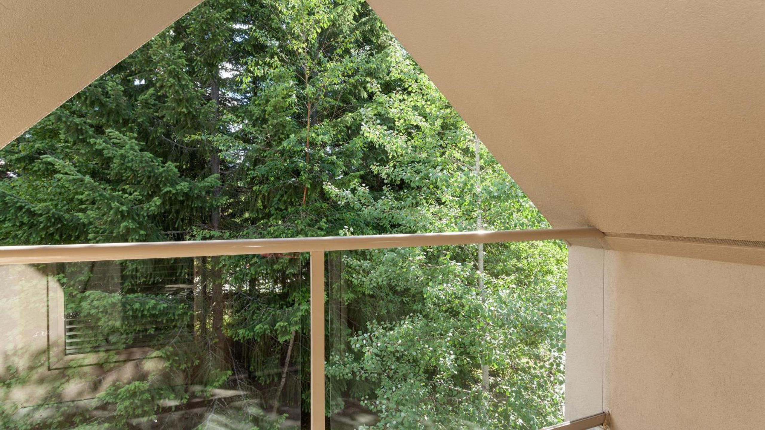 Gleneagle 1 | Townhome, 700m to Skiing, Near Free Village Shuttle, Fireplace, Secure Parking
