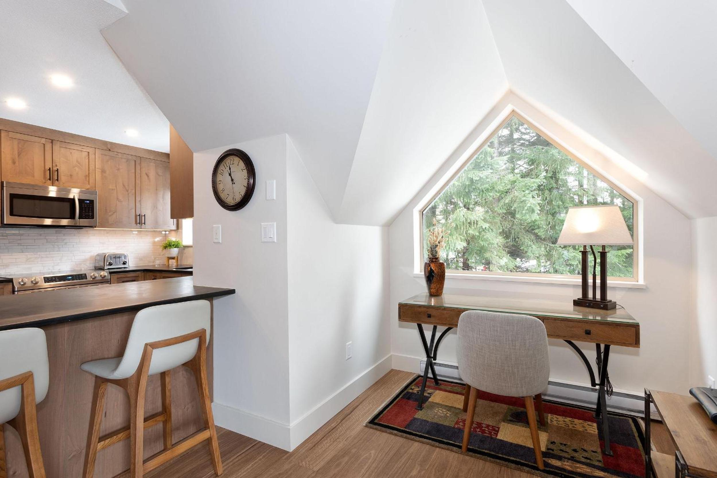 Gleneagle 1 | Townhome, 700m to Skiing, Near Free Village Shuttle, Fireplace, Secure Parking